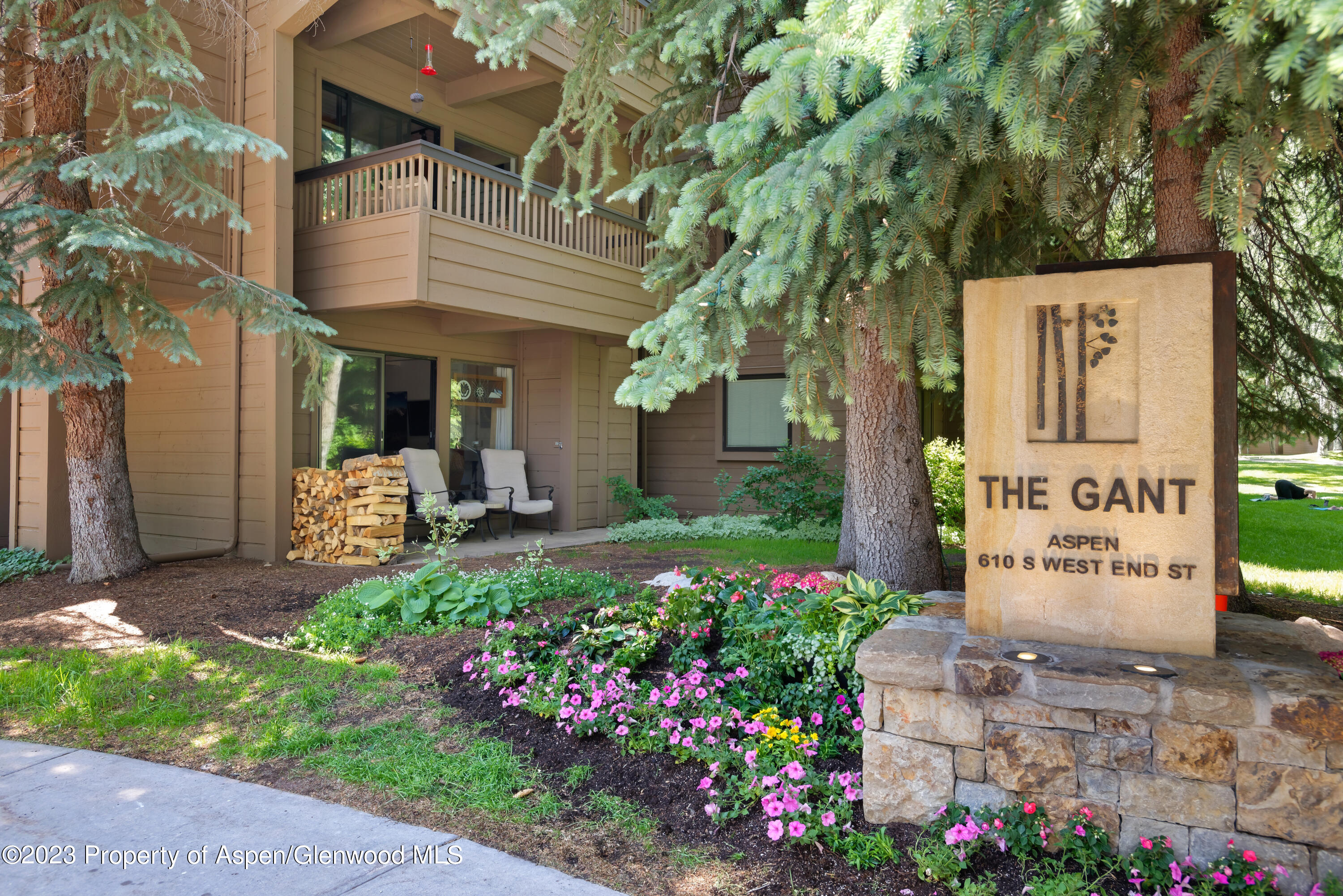 610 S West End Street, K103