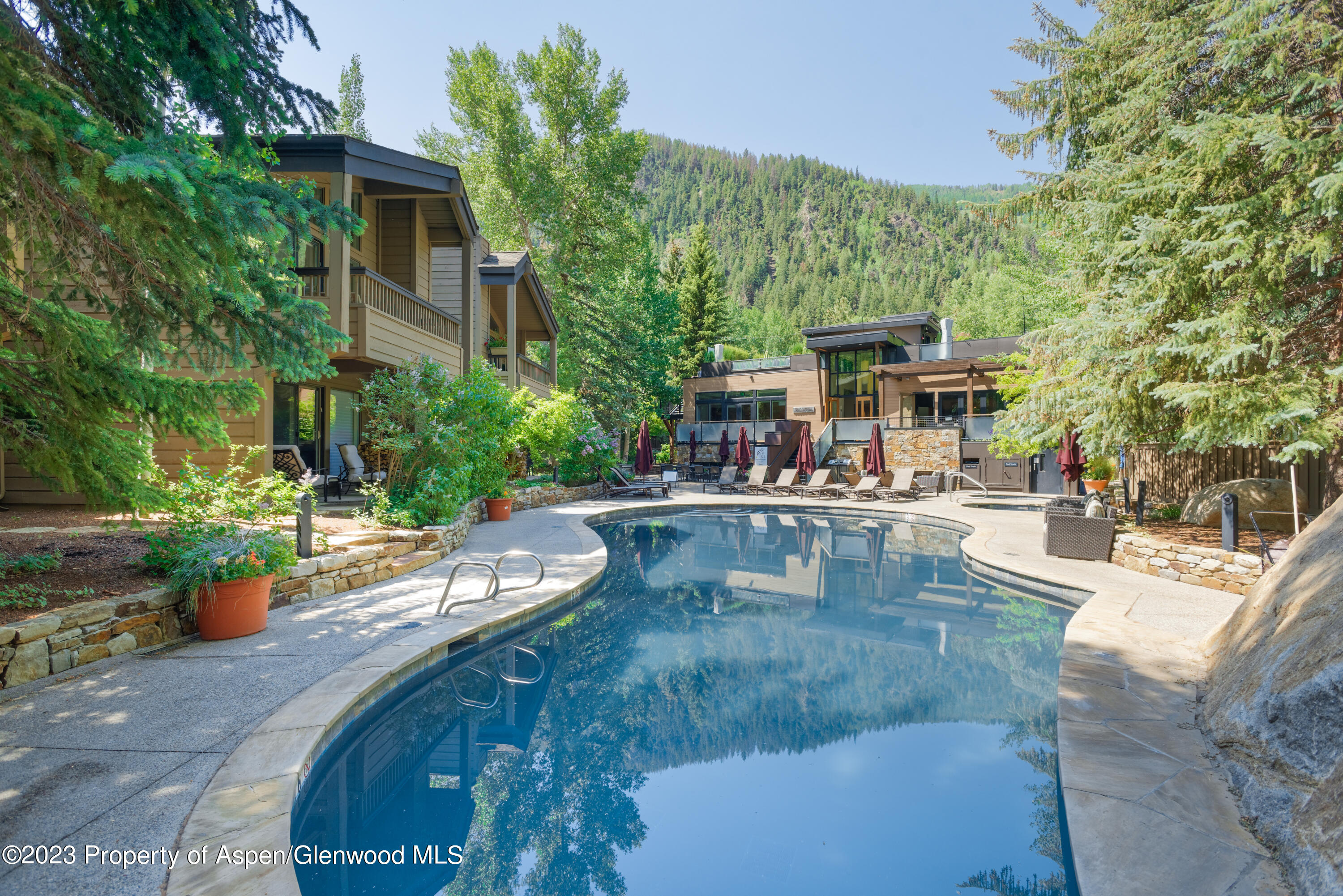 610 S West End Street, K103