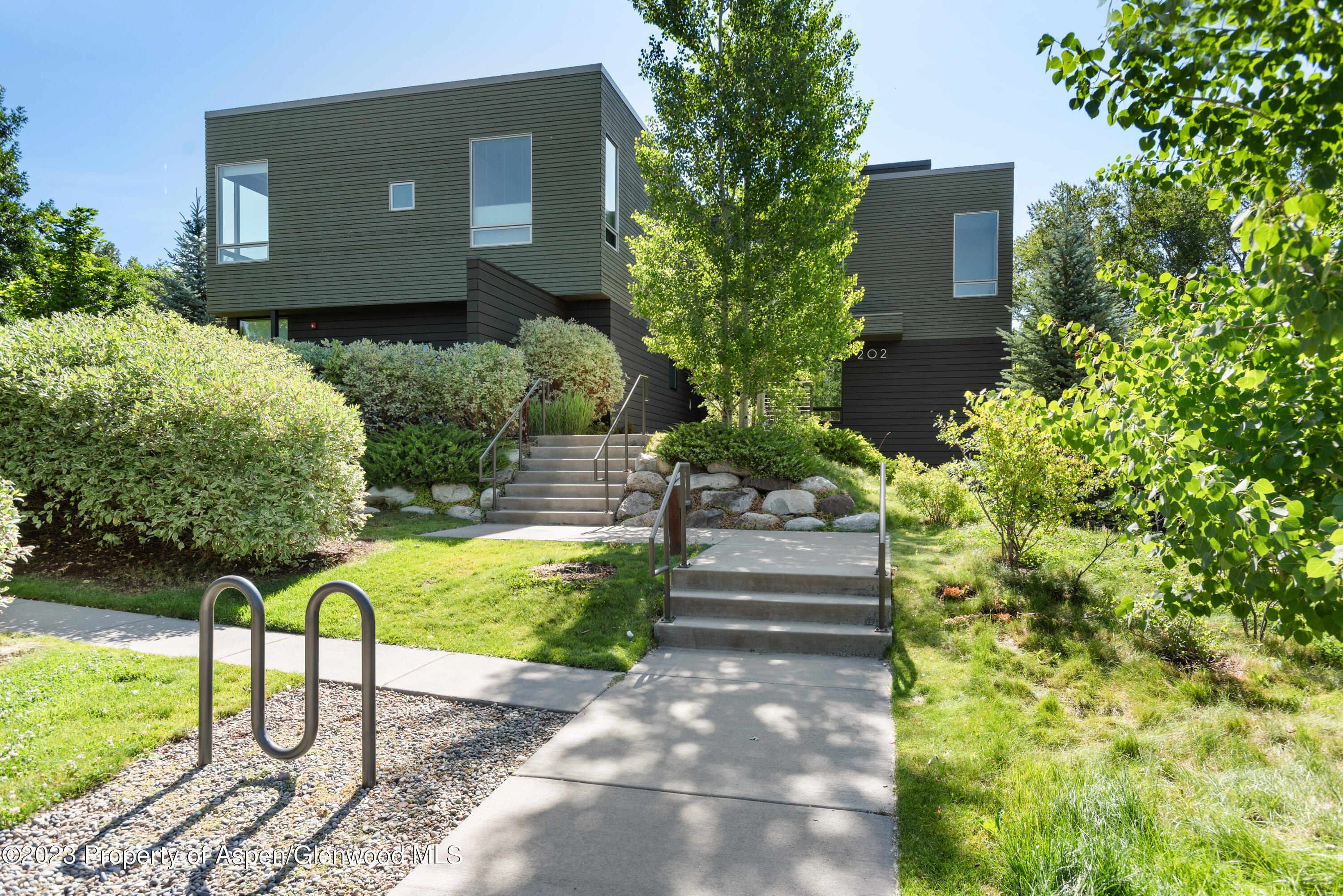 202 Evans Road, 201