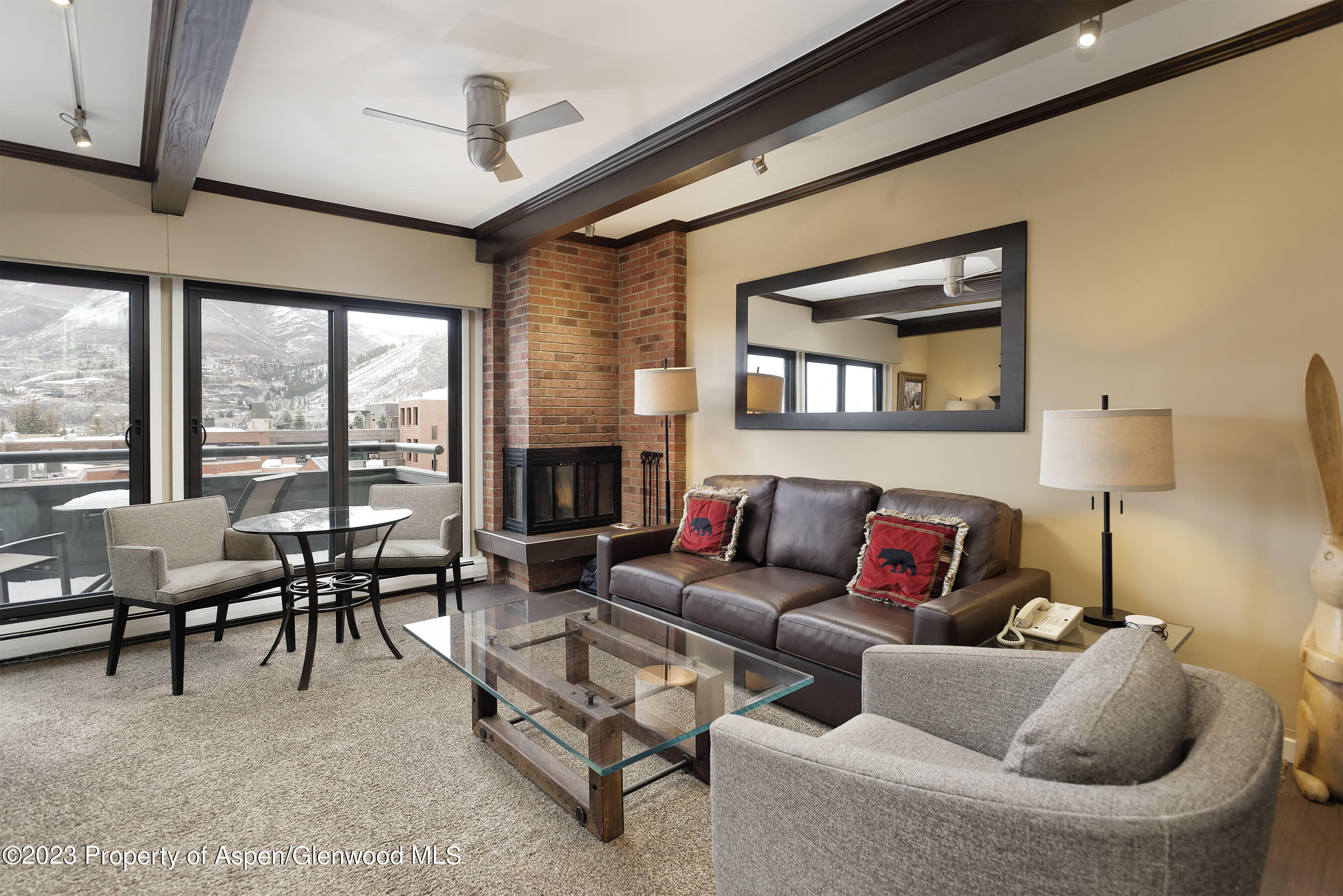 617 E Cooper Avenue, 422
