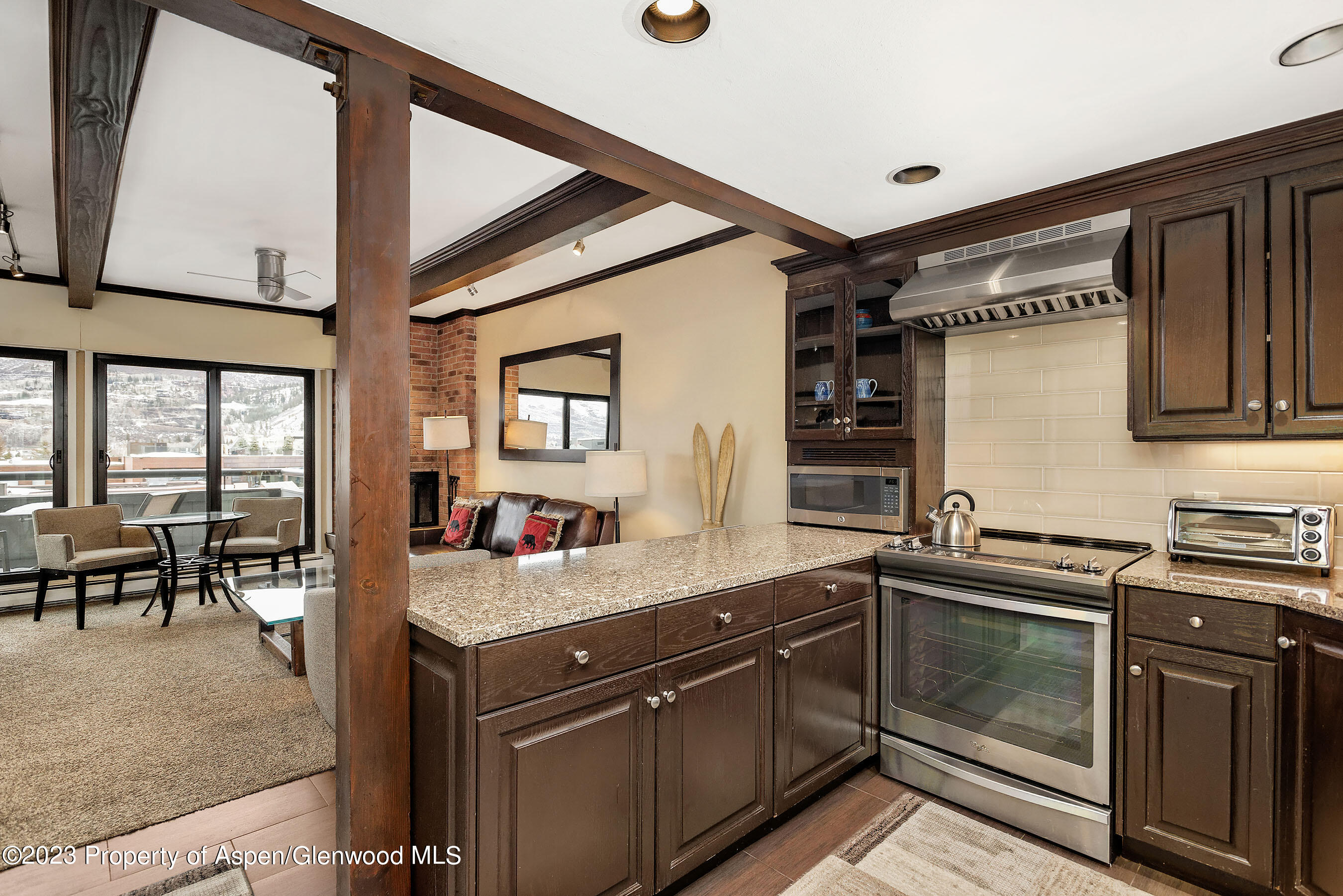 617 E Cooper Avenue, 422