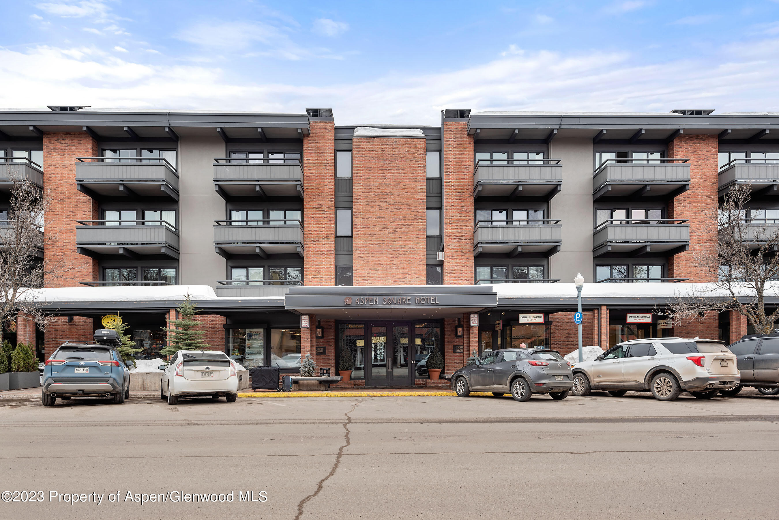 617 E Cooper Avenue, 422