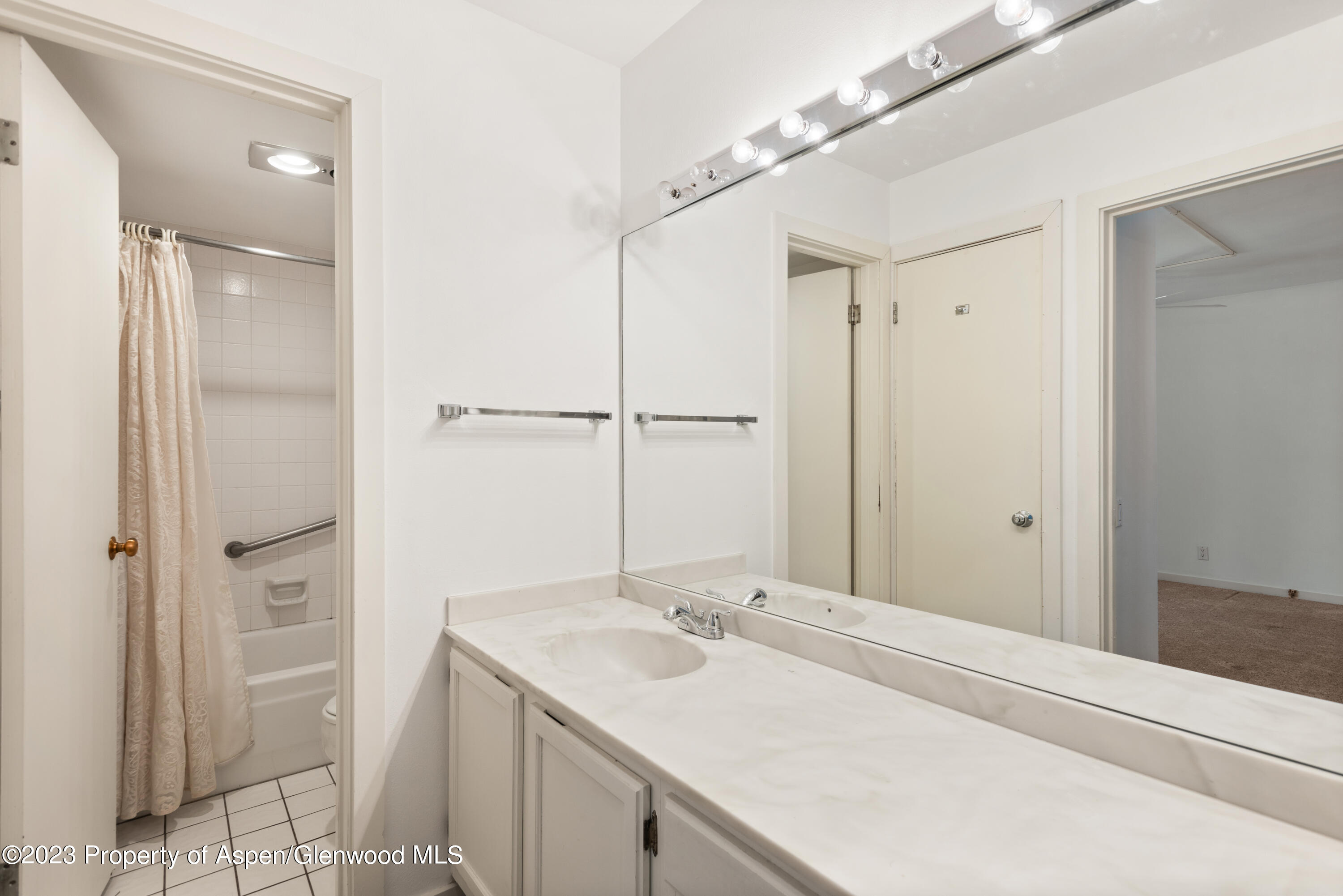 610 S West End Street, G205