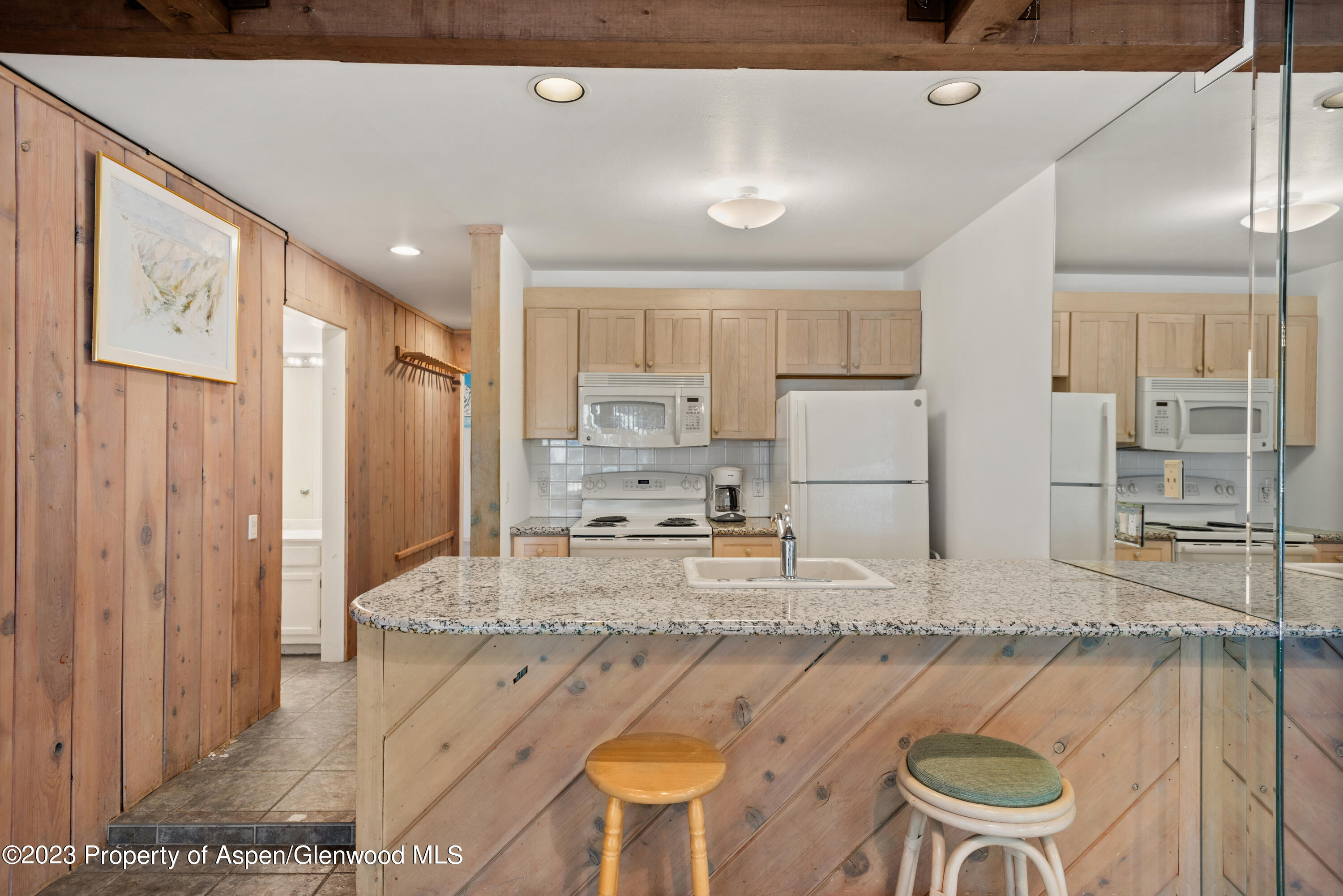 610 S West End Street, G205