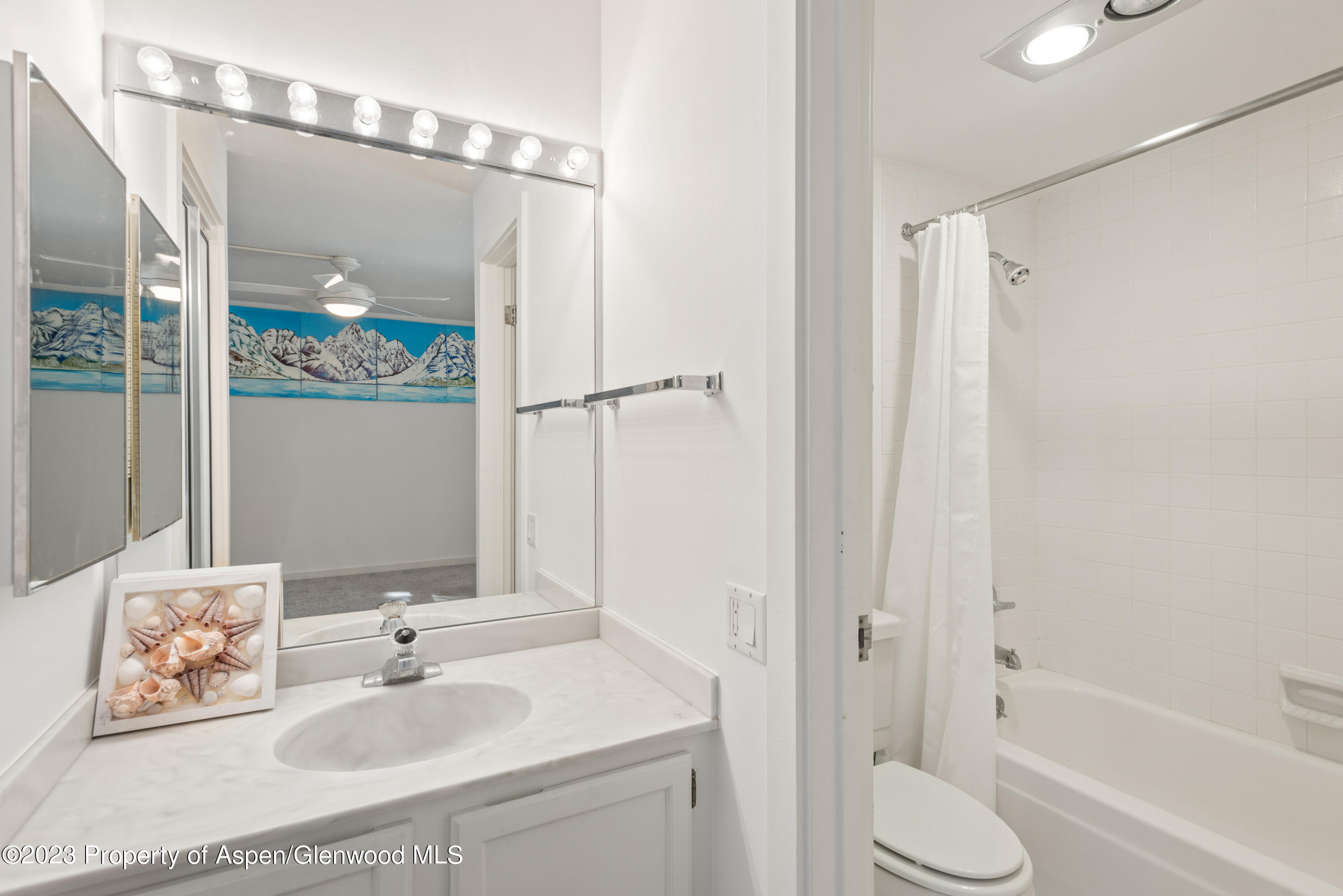 610 S West End Street, G205