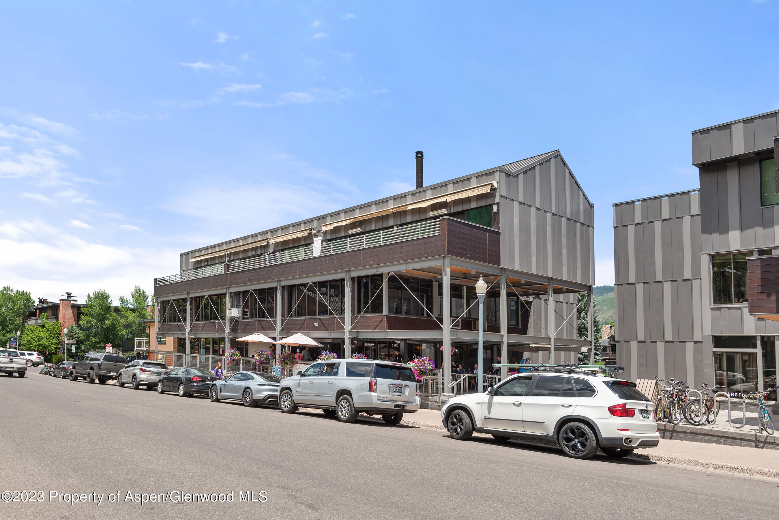 710 E Durant Avenue, P16