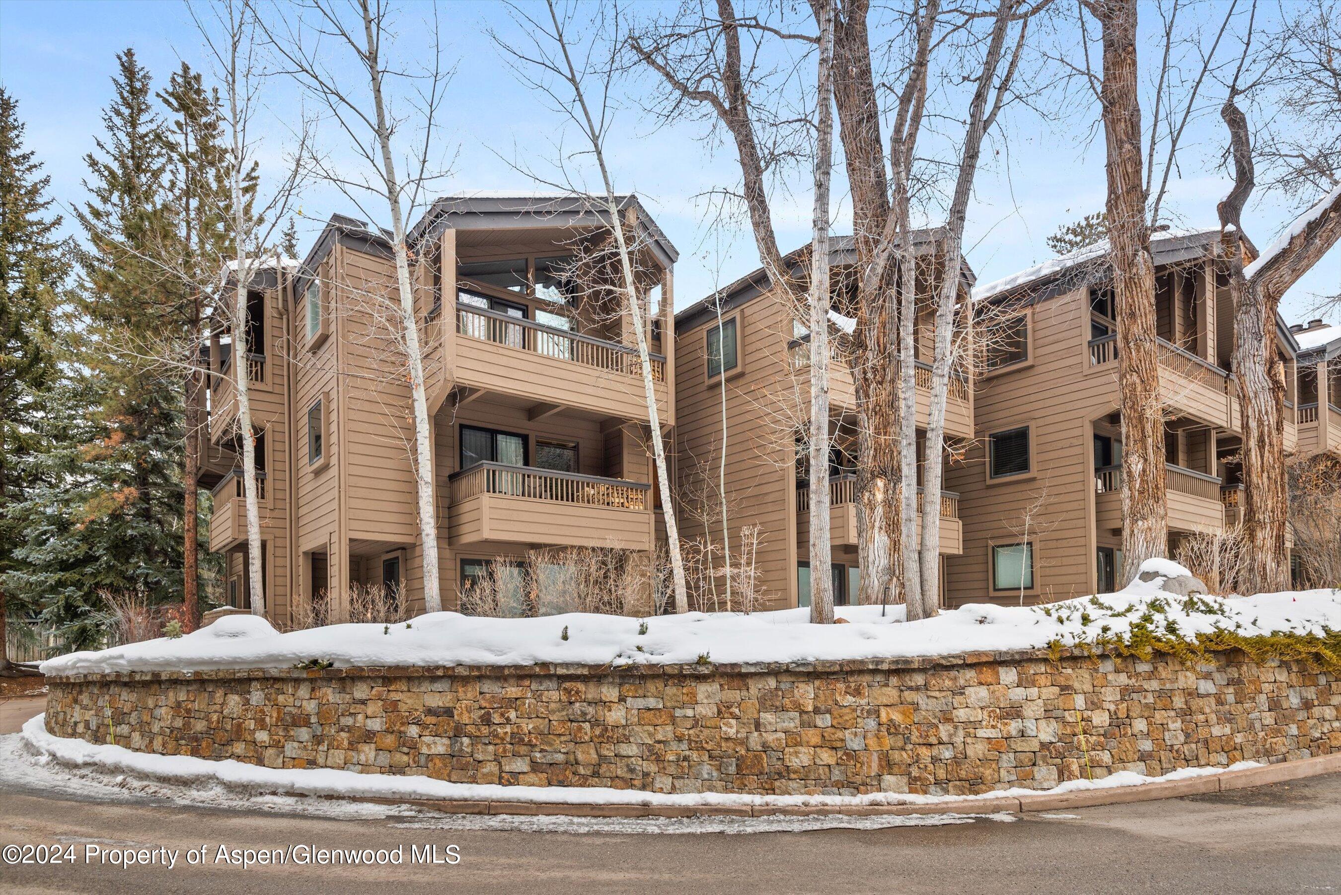 610 S West End Street, D201