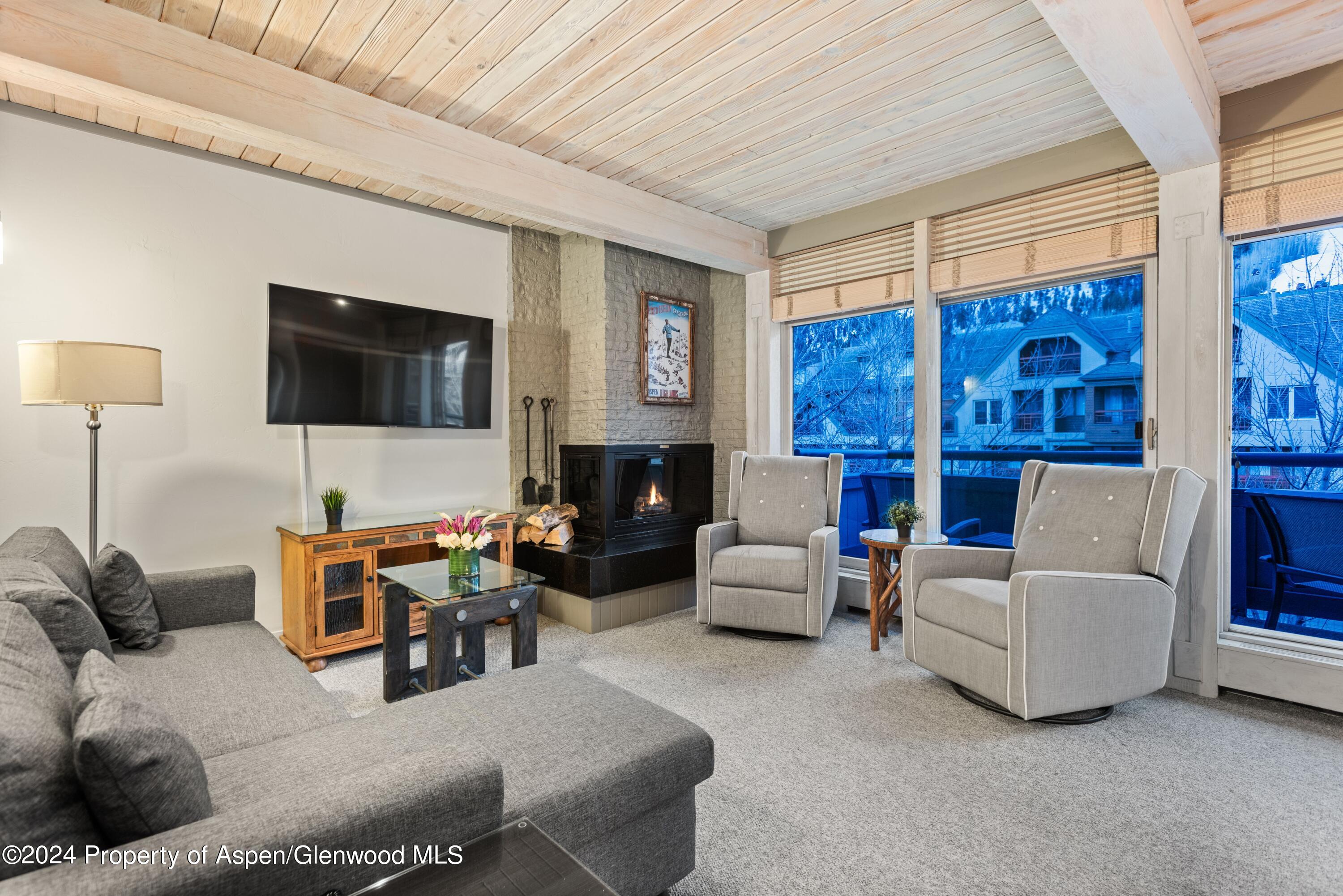 617 E Cooper Avenue, 134