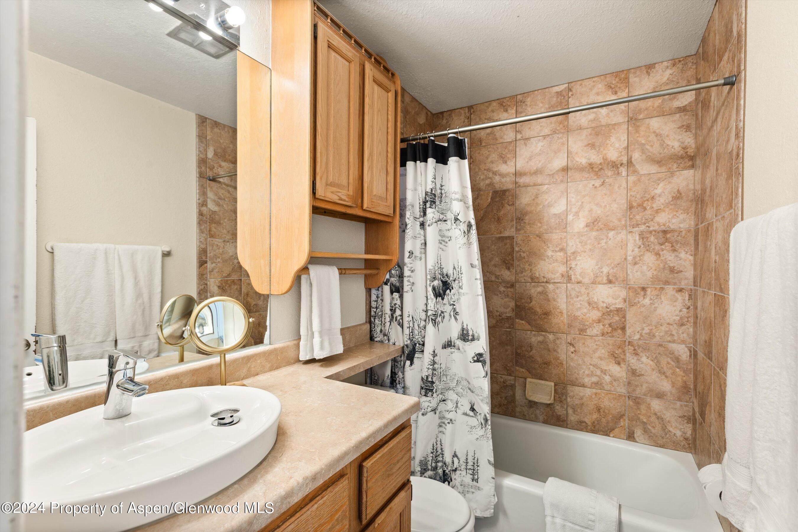 725 E Main Street, 302