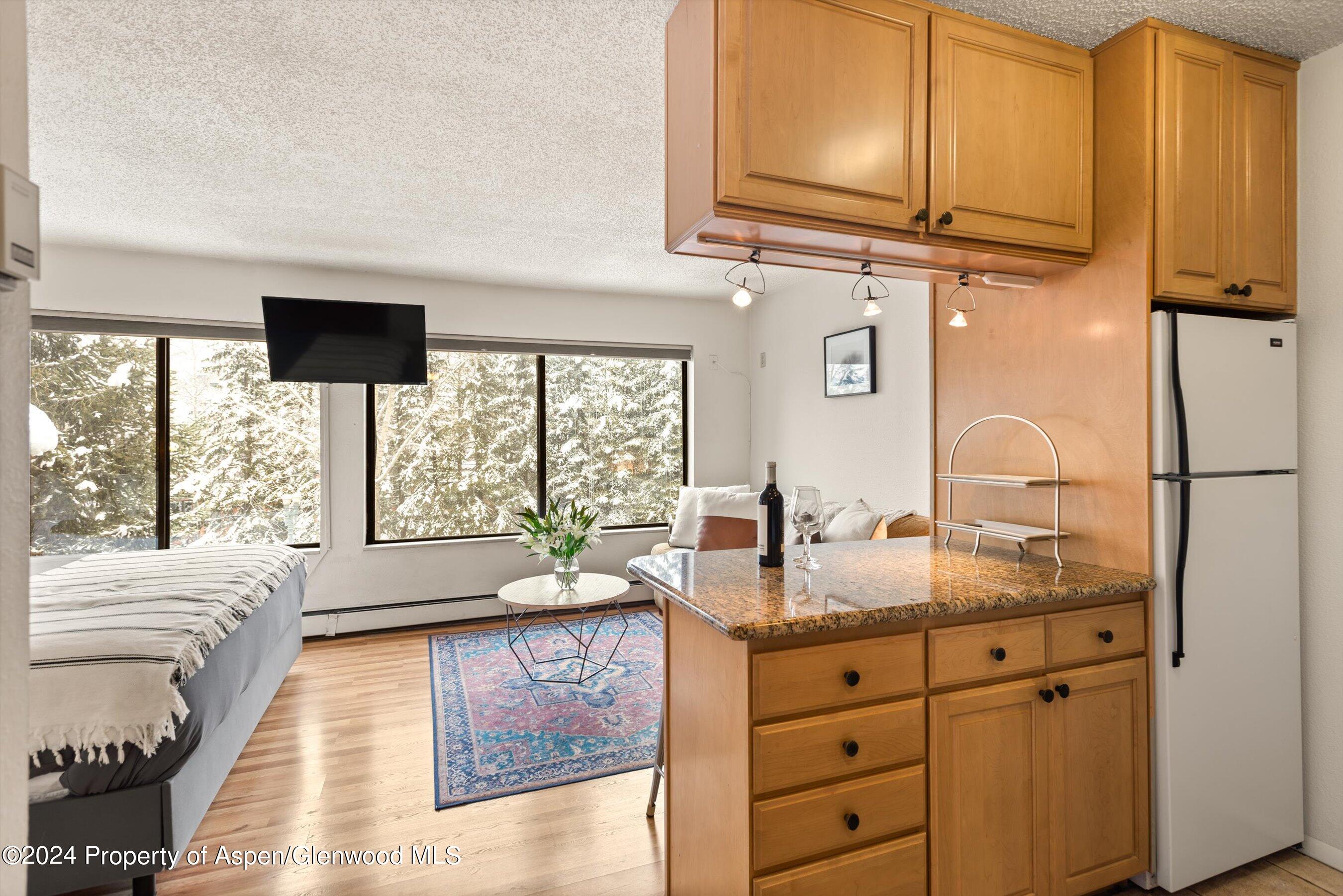725 E Main Street, 304