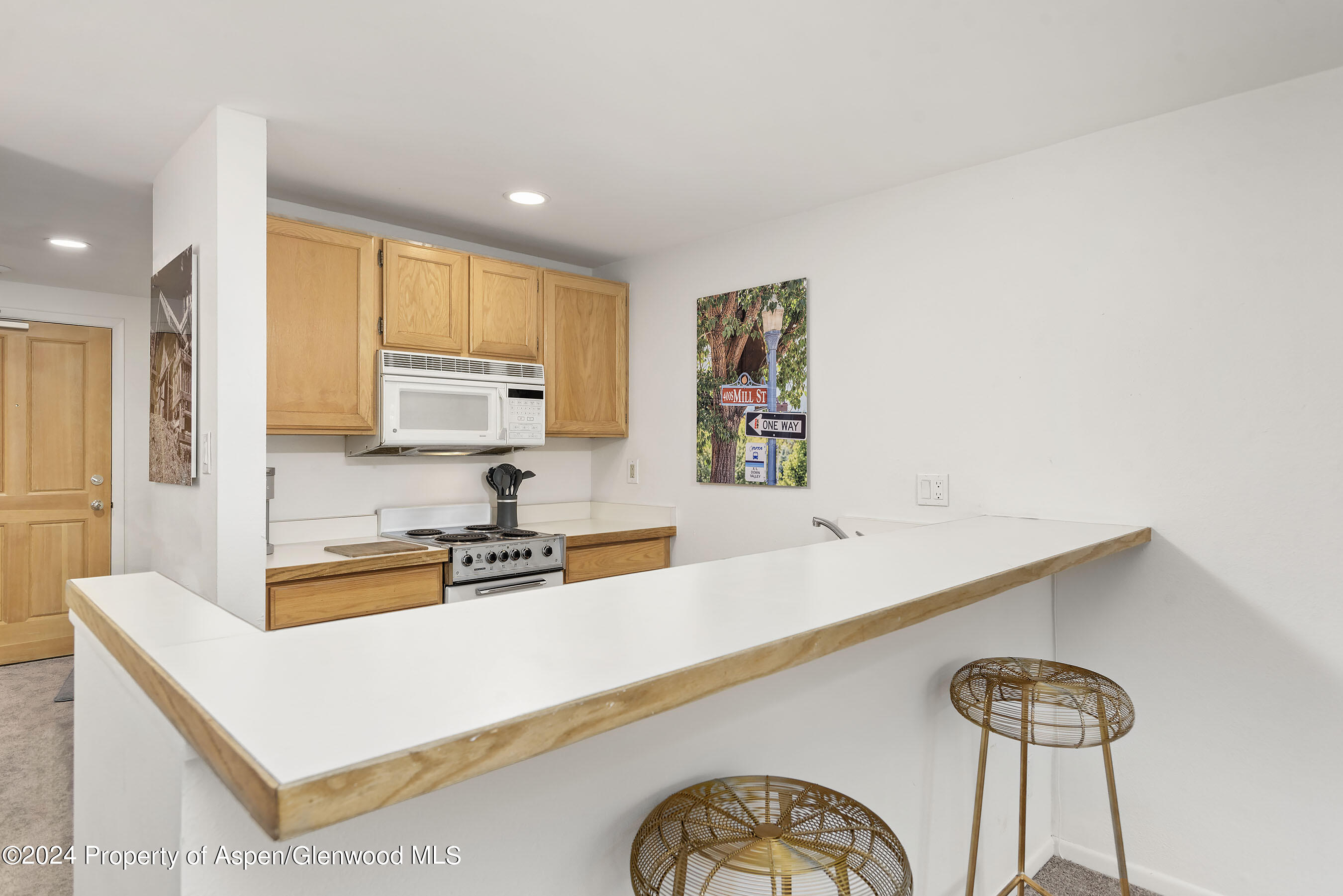 119 E Cooper Avenue, 24