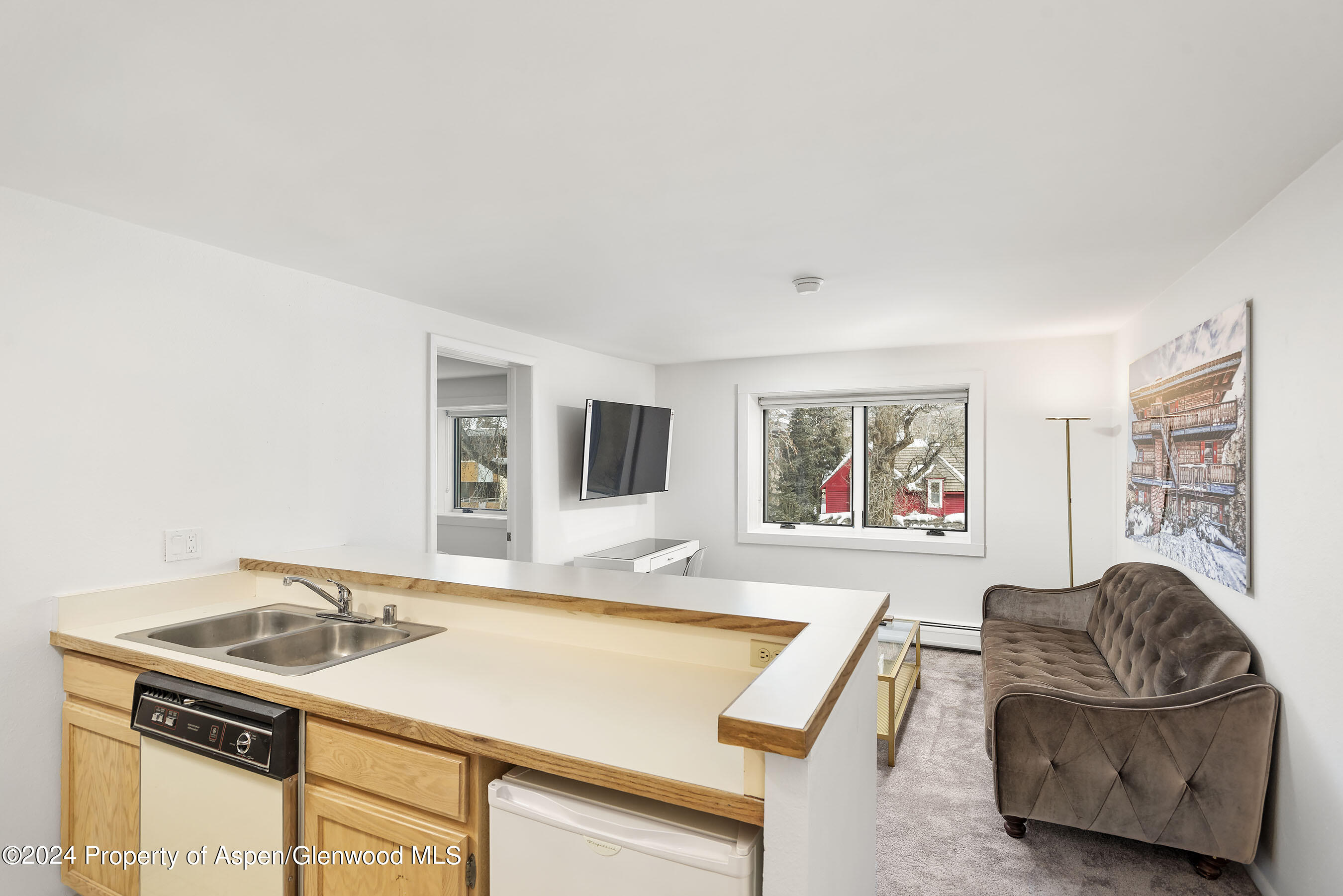 119 E Cooper Avenue, 24