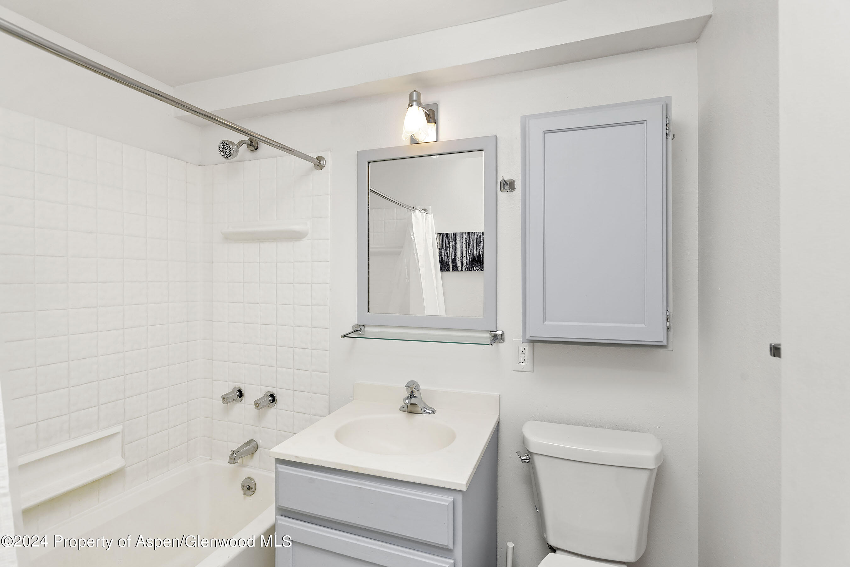 119 E Cooper Avenue, 24