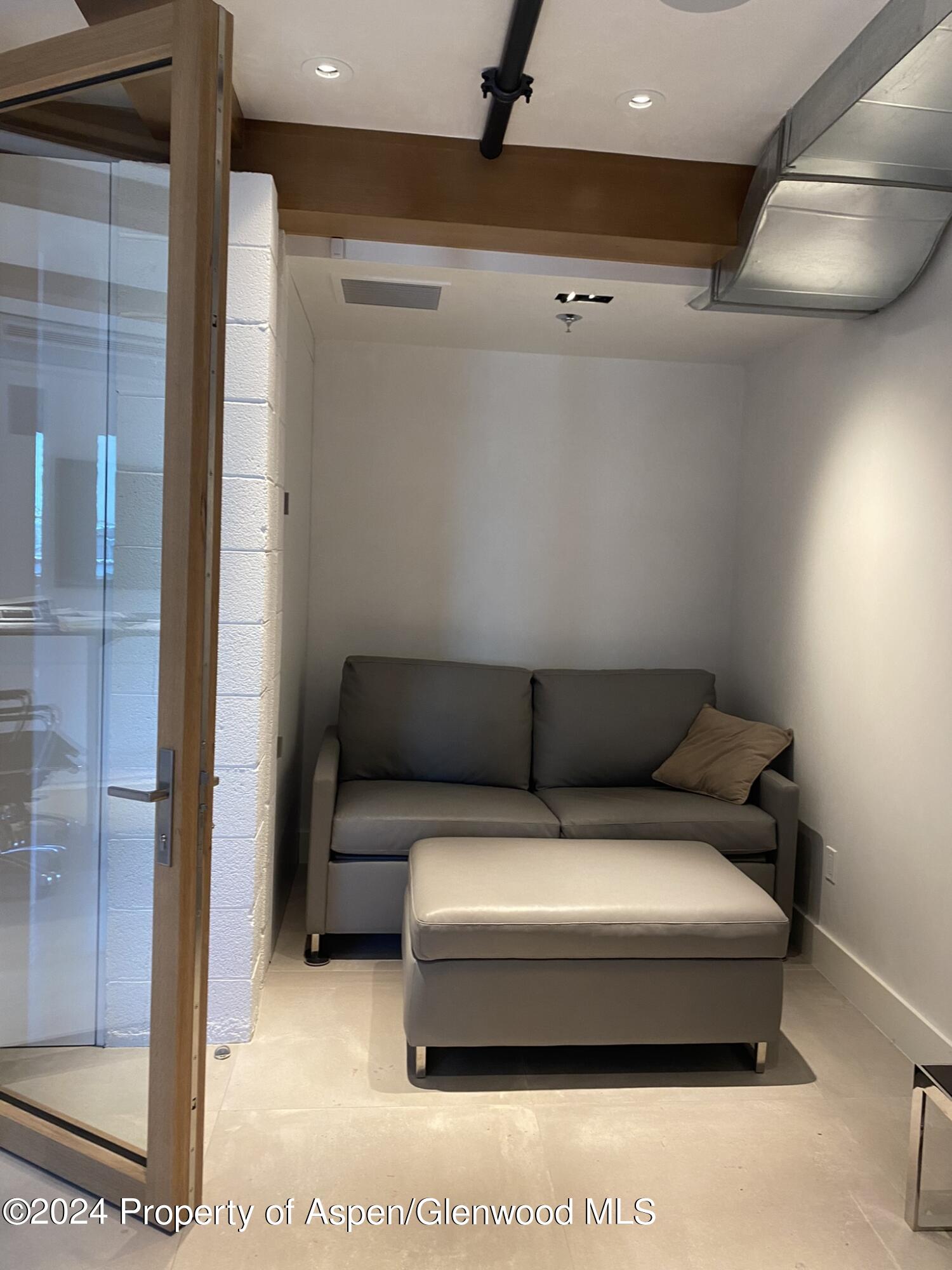 630 E Hyman Avenue, Unit 207