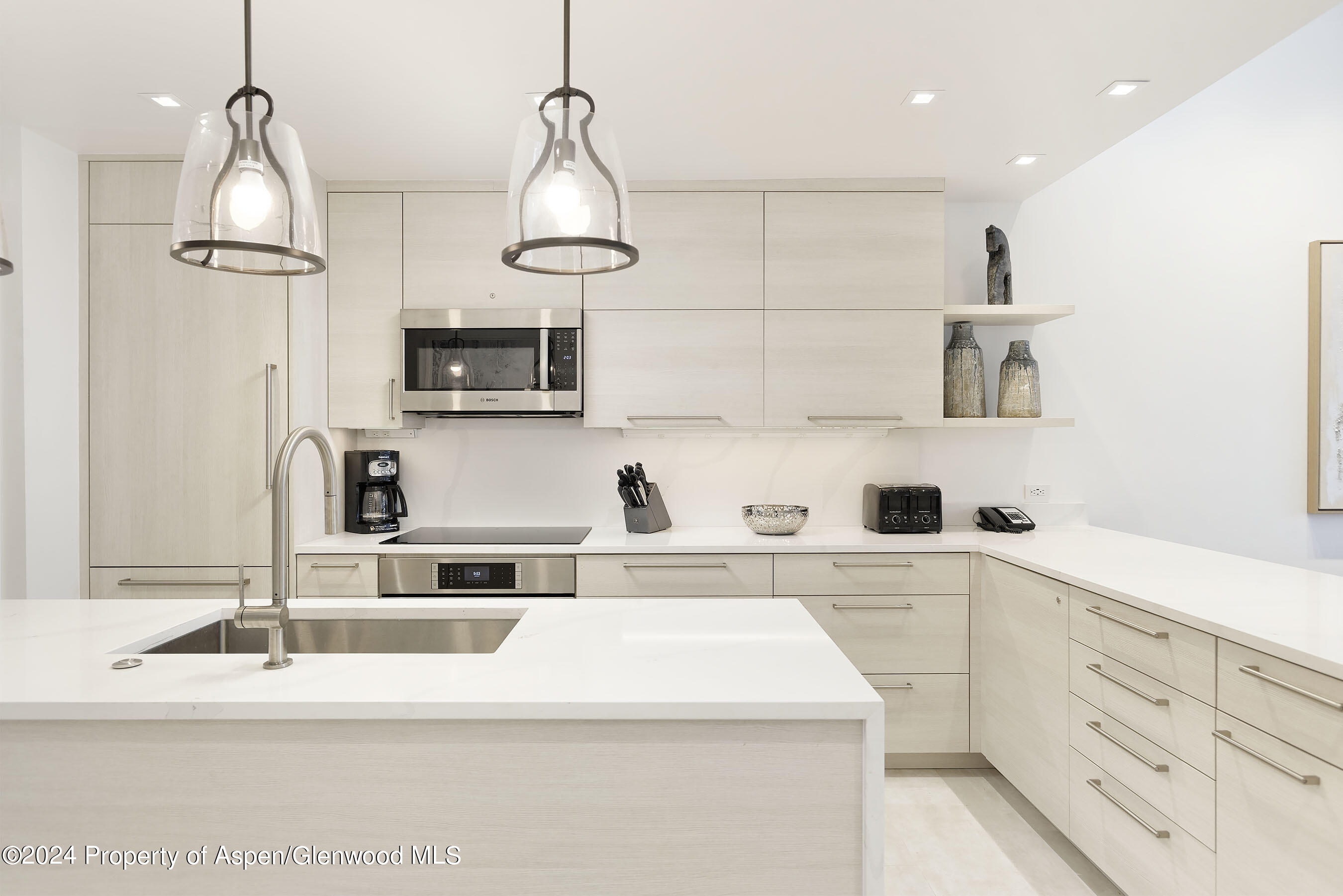 610 S West End Street, J301