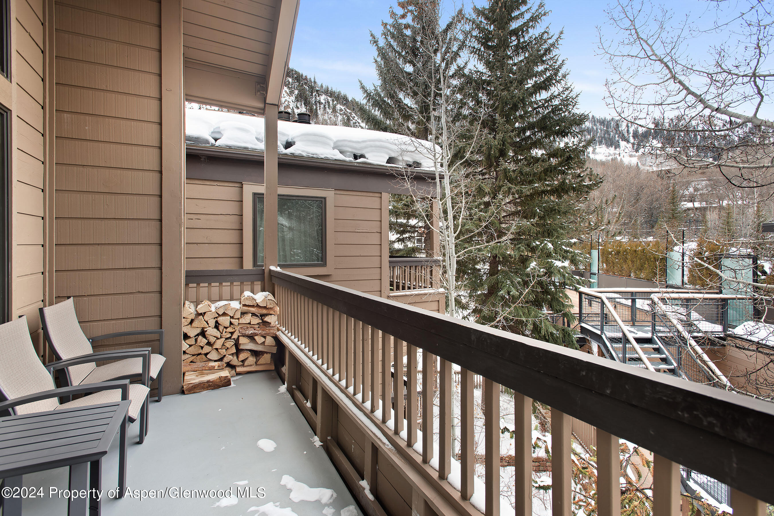 610 S West End Street, J301