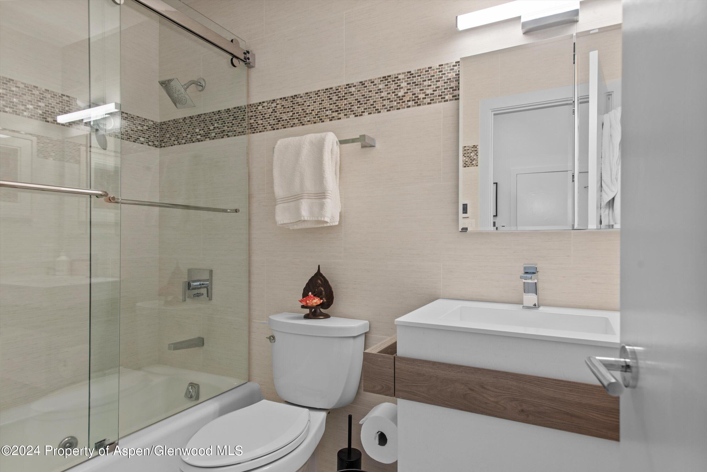 155 Lone Pine Road, Unit 8