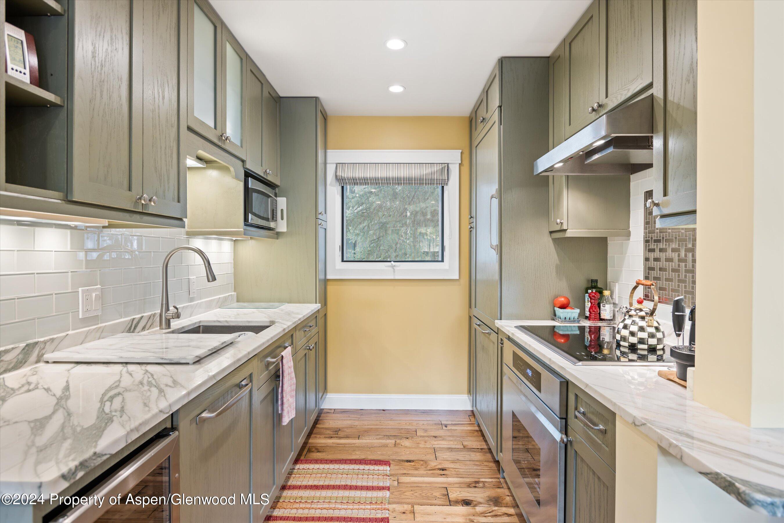 700 W Hopkins Avenue, 3