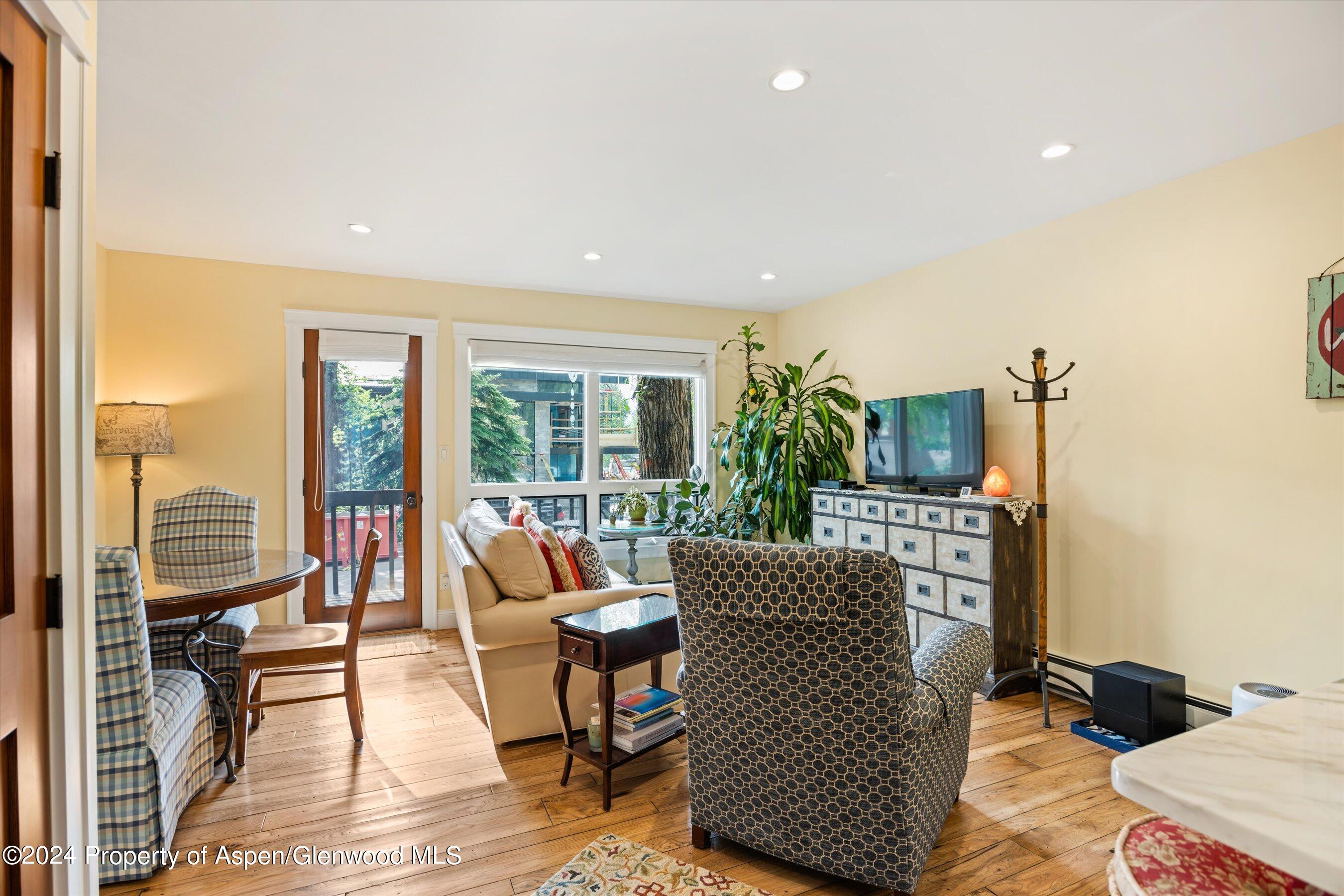 700 W Hopkins Avenue, 3