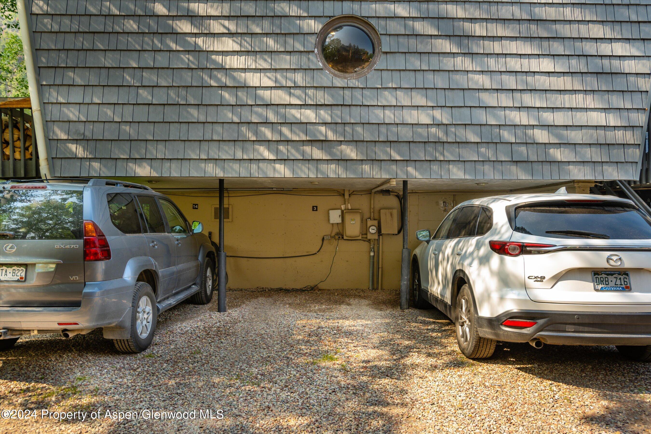 700 W Hopkins Avenue, 3