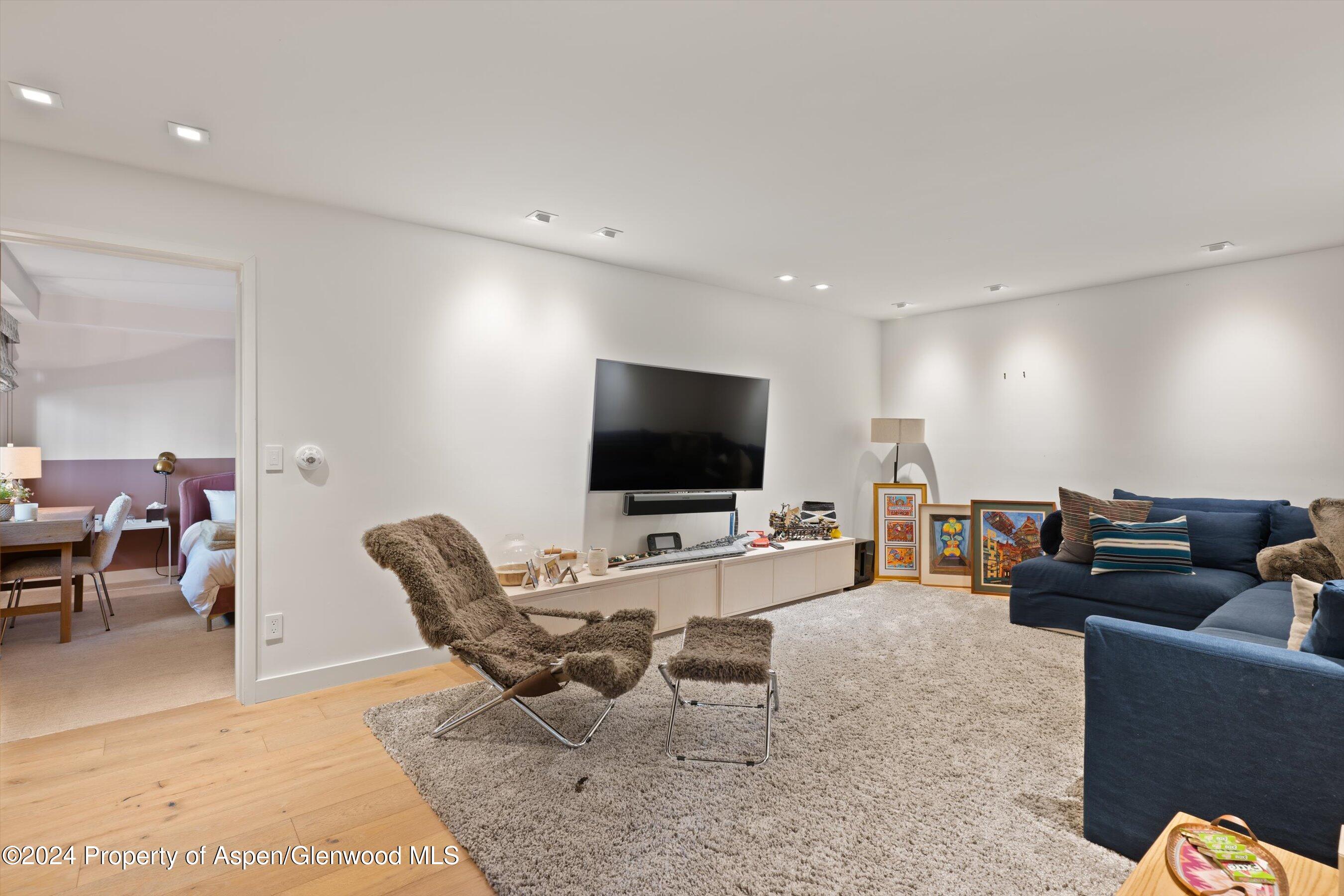 721 Meadowood Drive