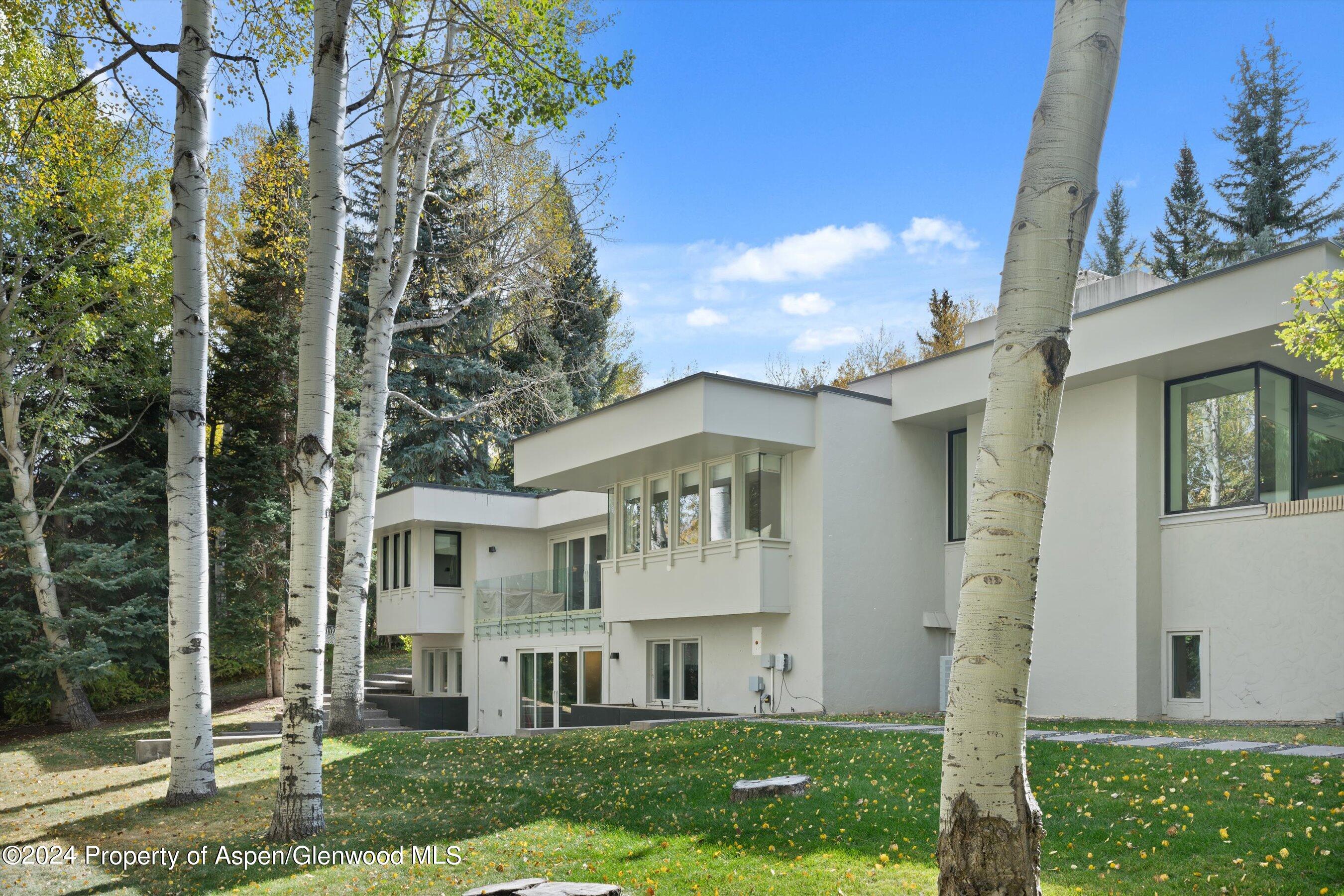721 Meadowood Drive
