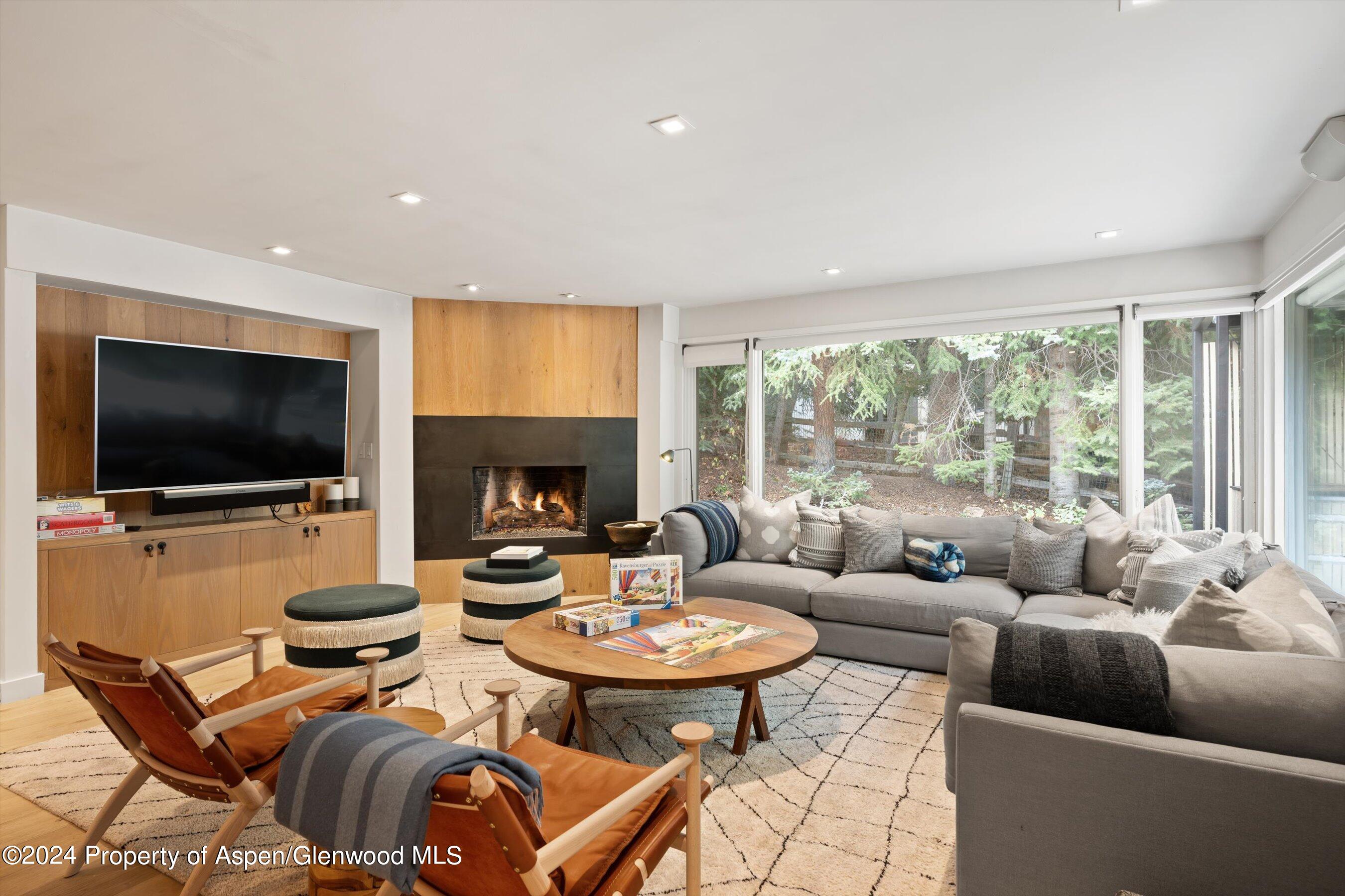 721 Meadowood Drive