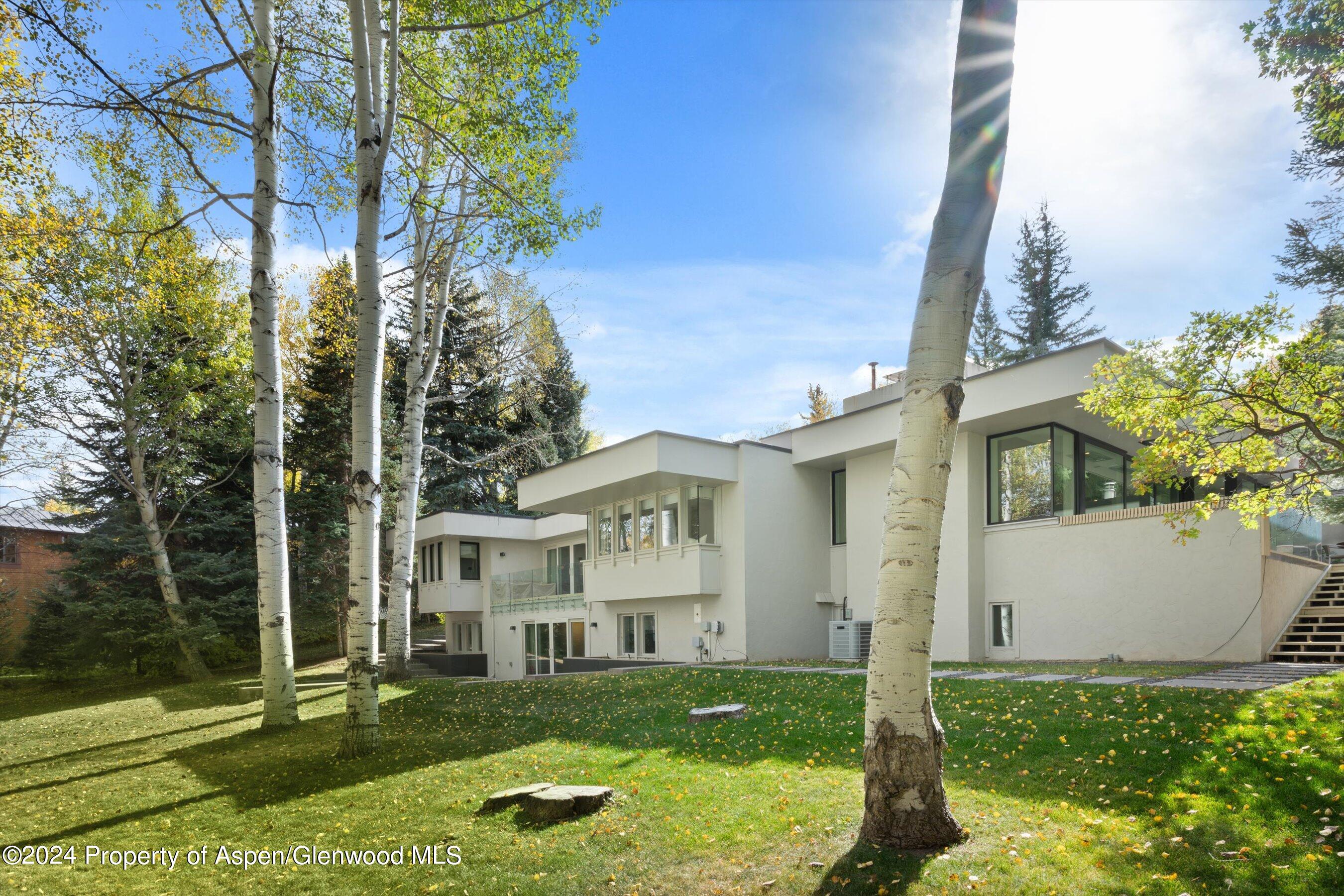 721 Meadowood Drive