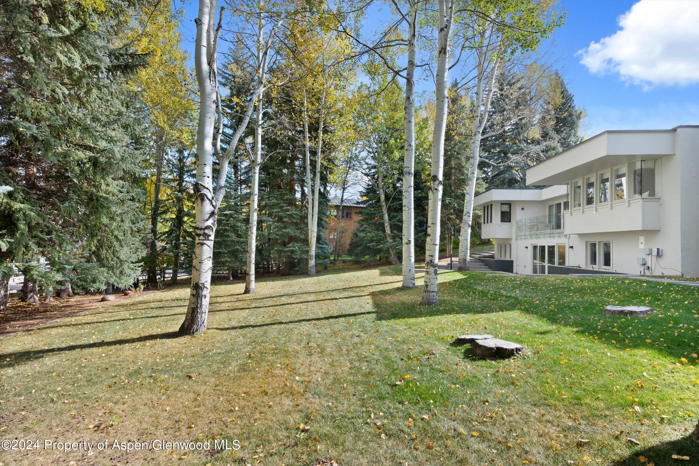 721 Meadowood Drive