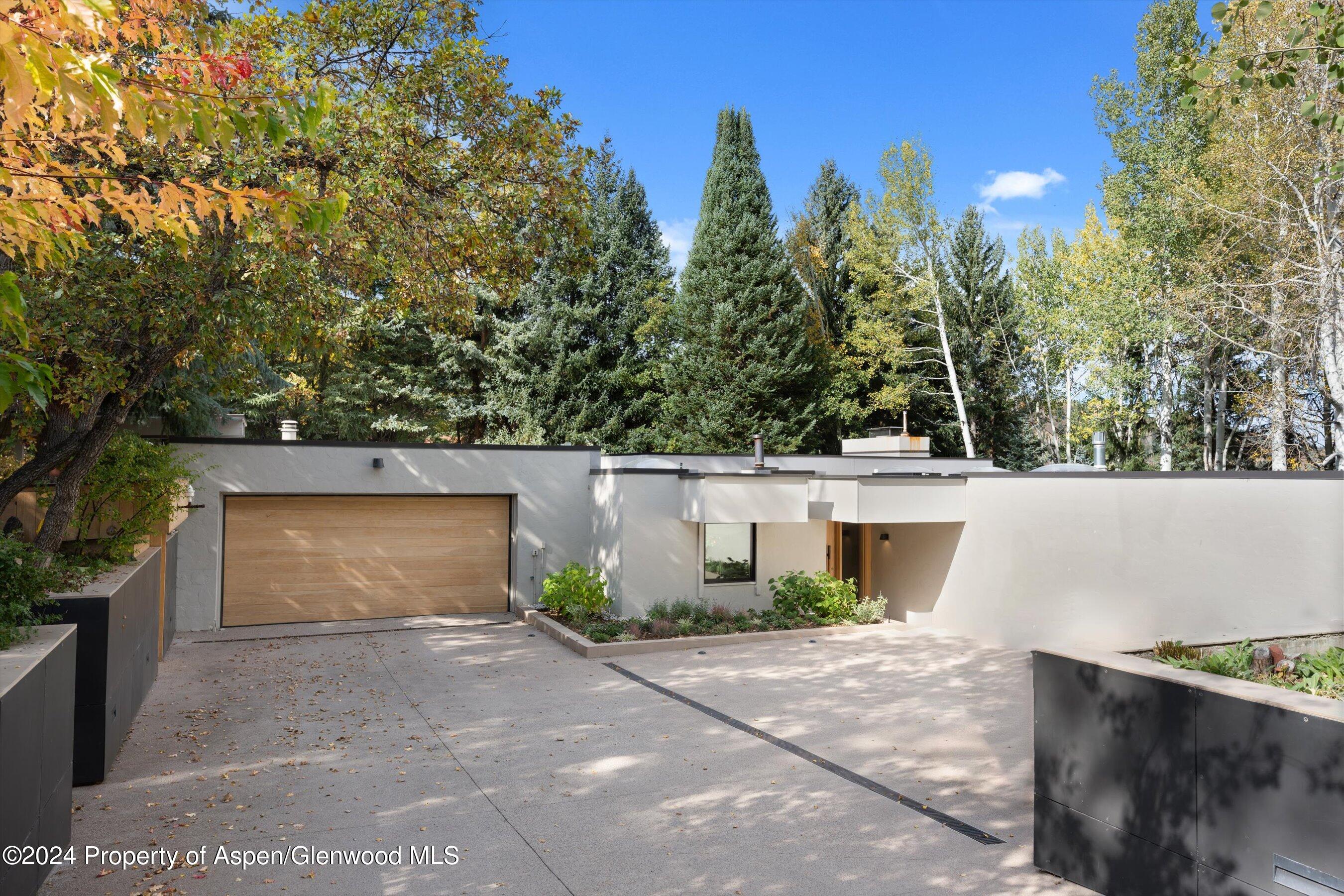 721 Meadowood Drive