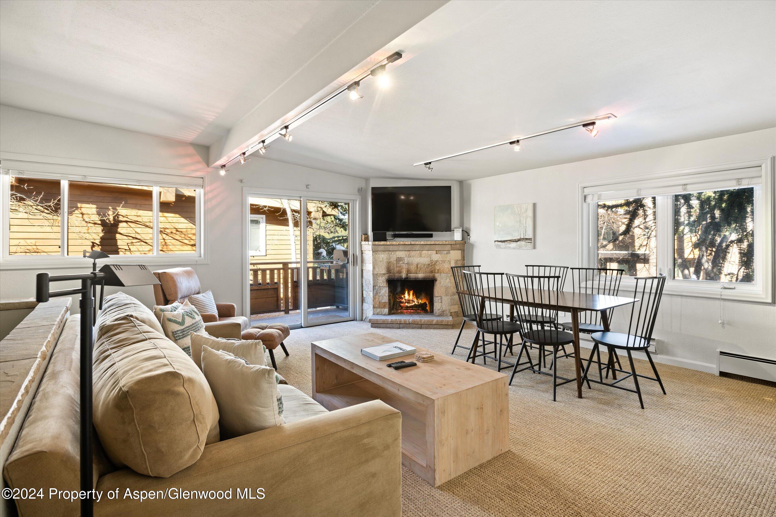 805 E Cooper Avenue, 12