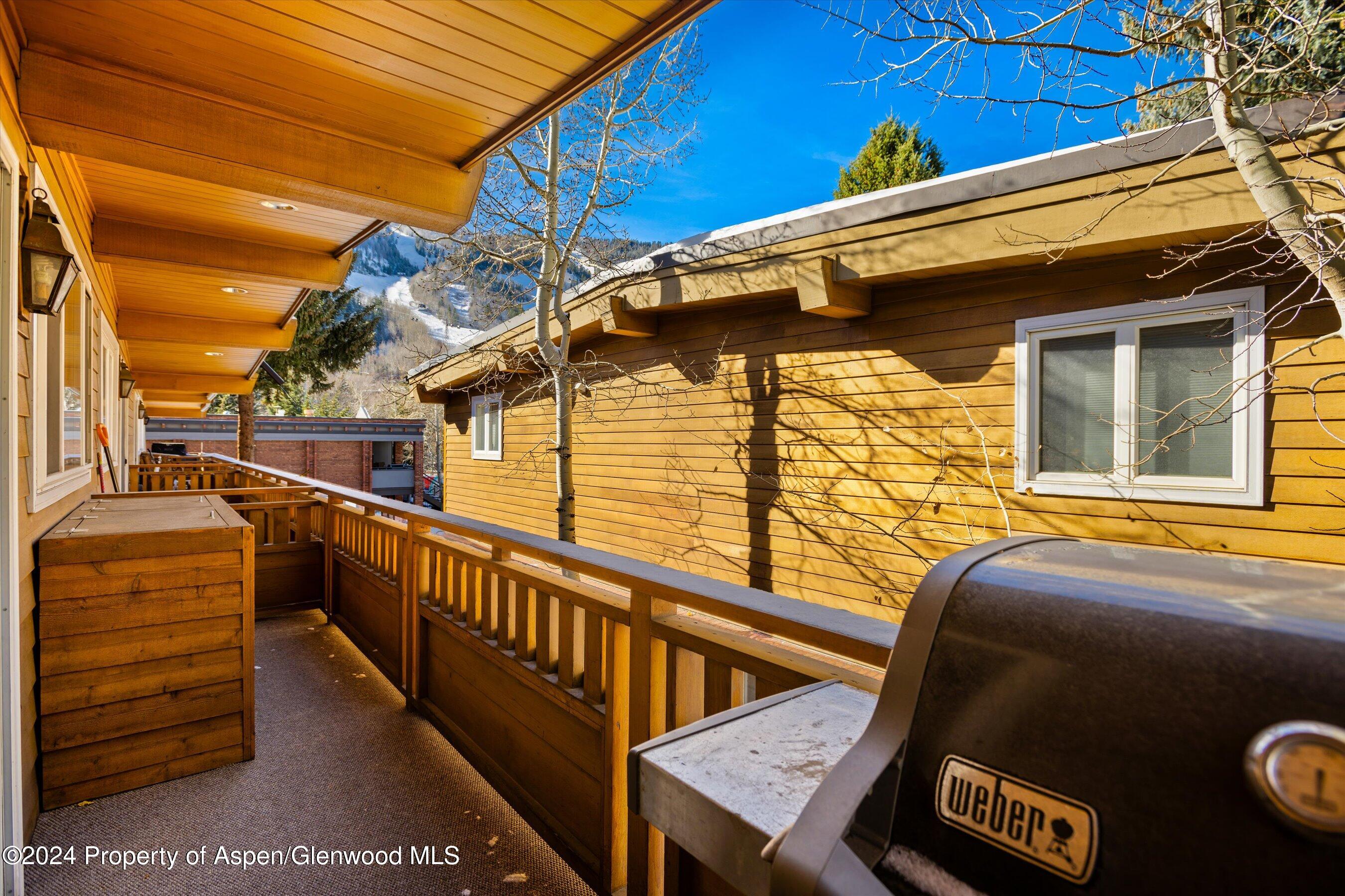 805 E Cooper Avenue, 12