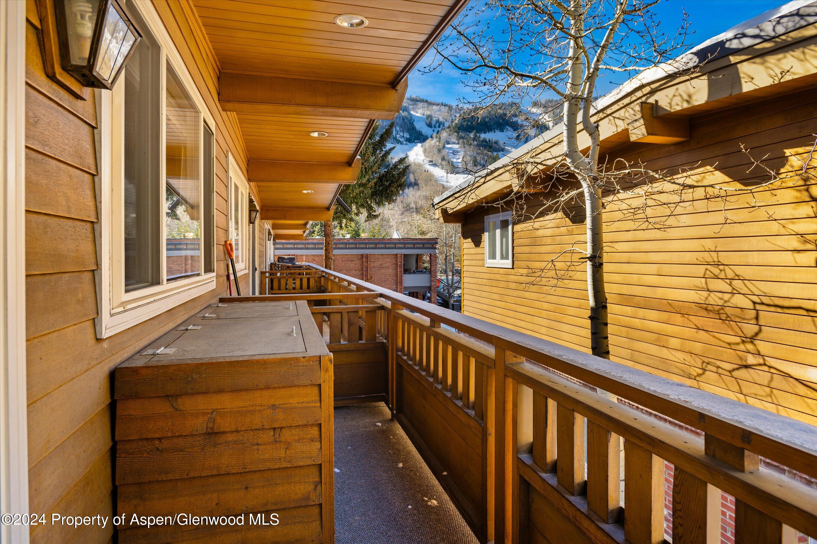 805 E Cooper Avenue, 12