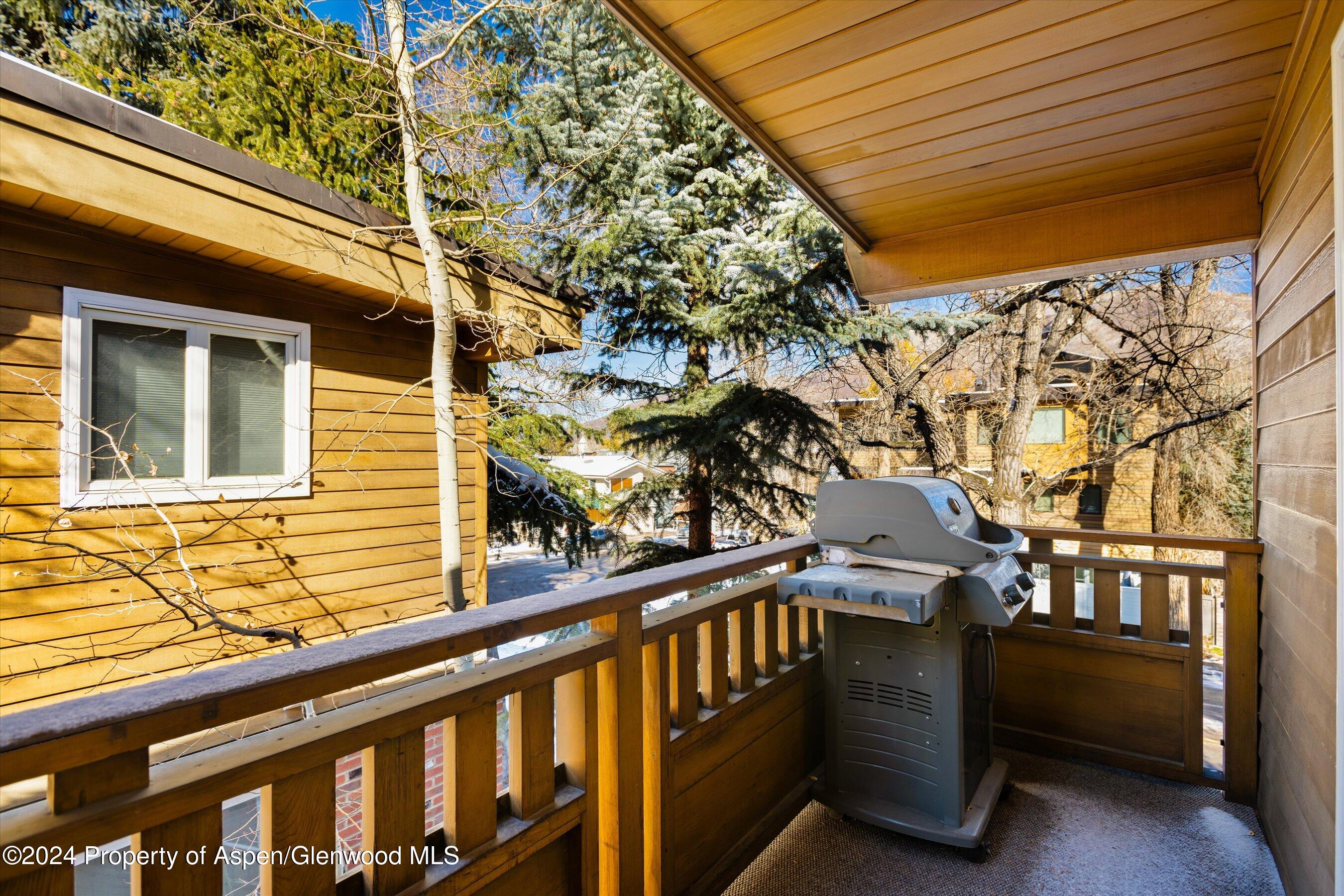 805 E Cooper Avenue, 12