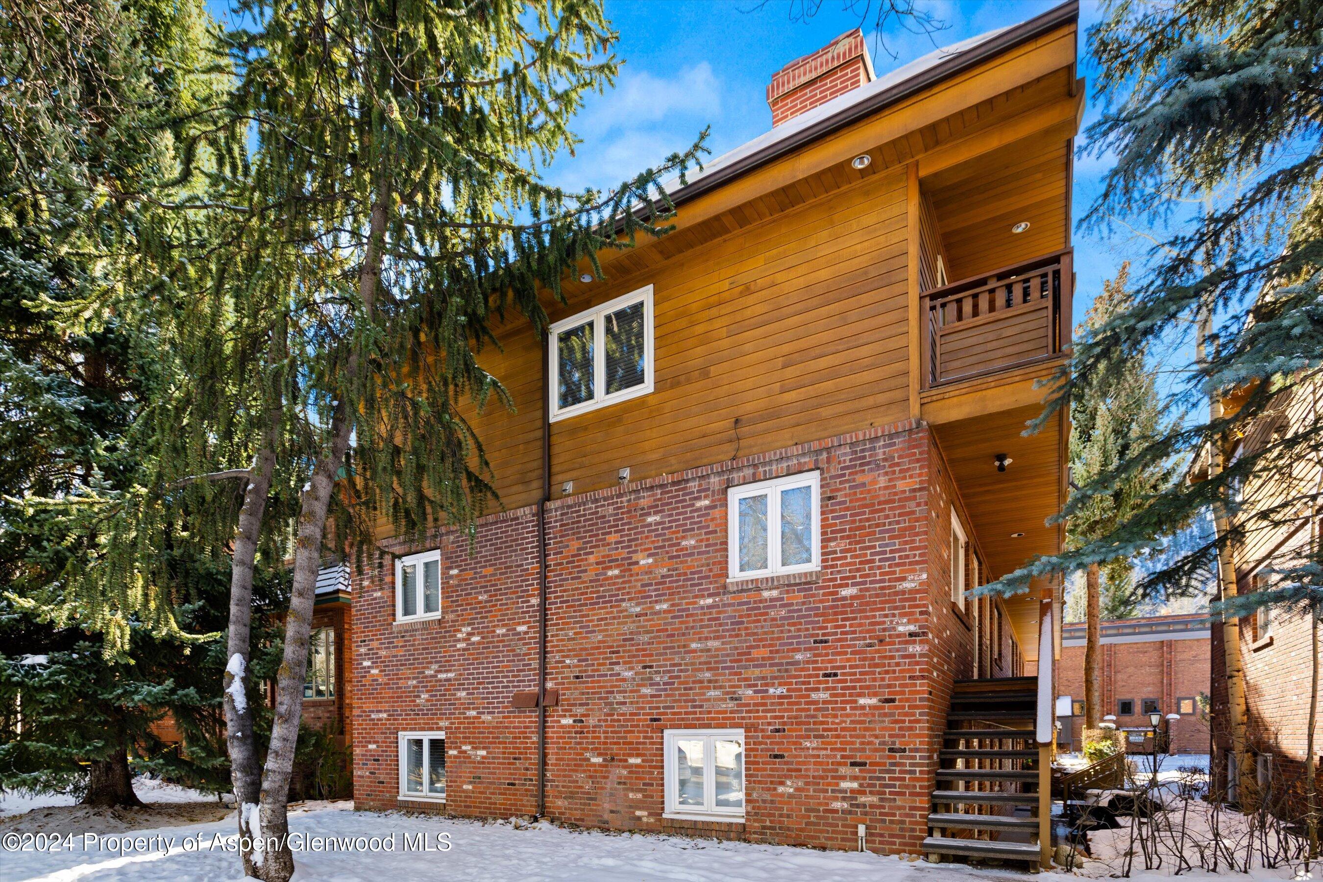 805 E Cooper Avenue, 12