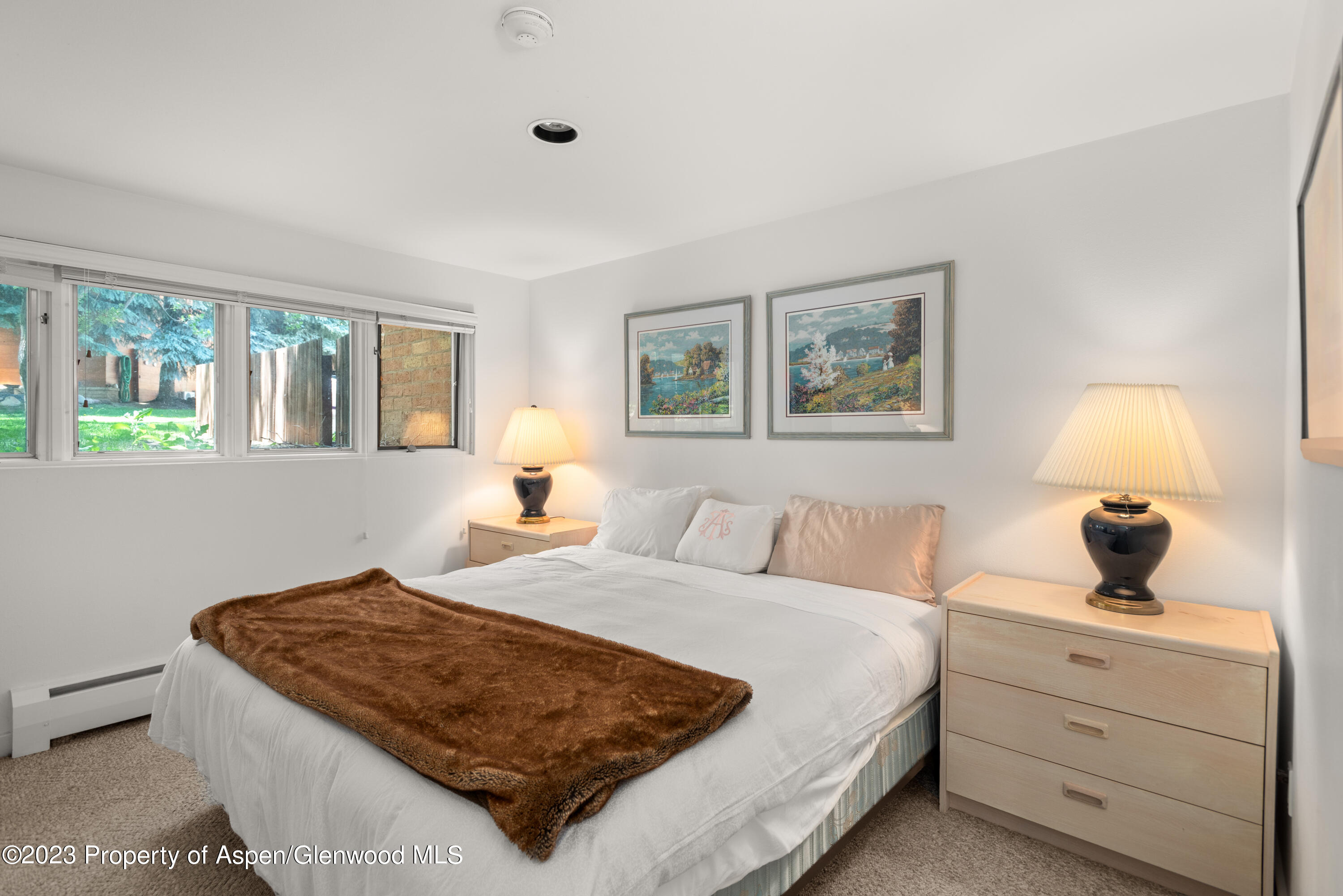400 W Hopkins Avenue, 1