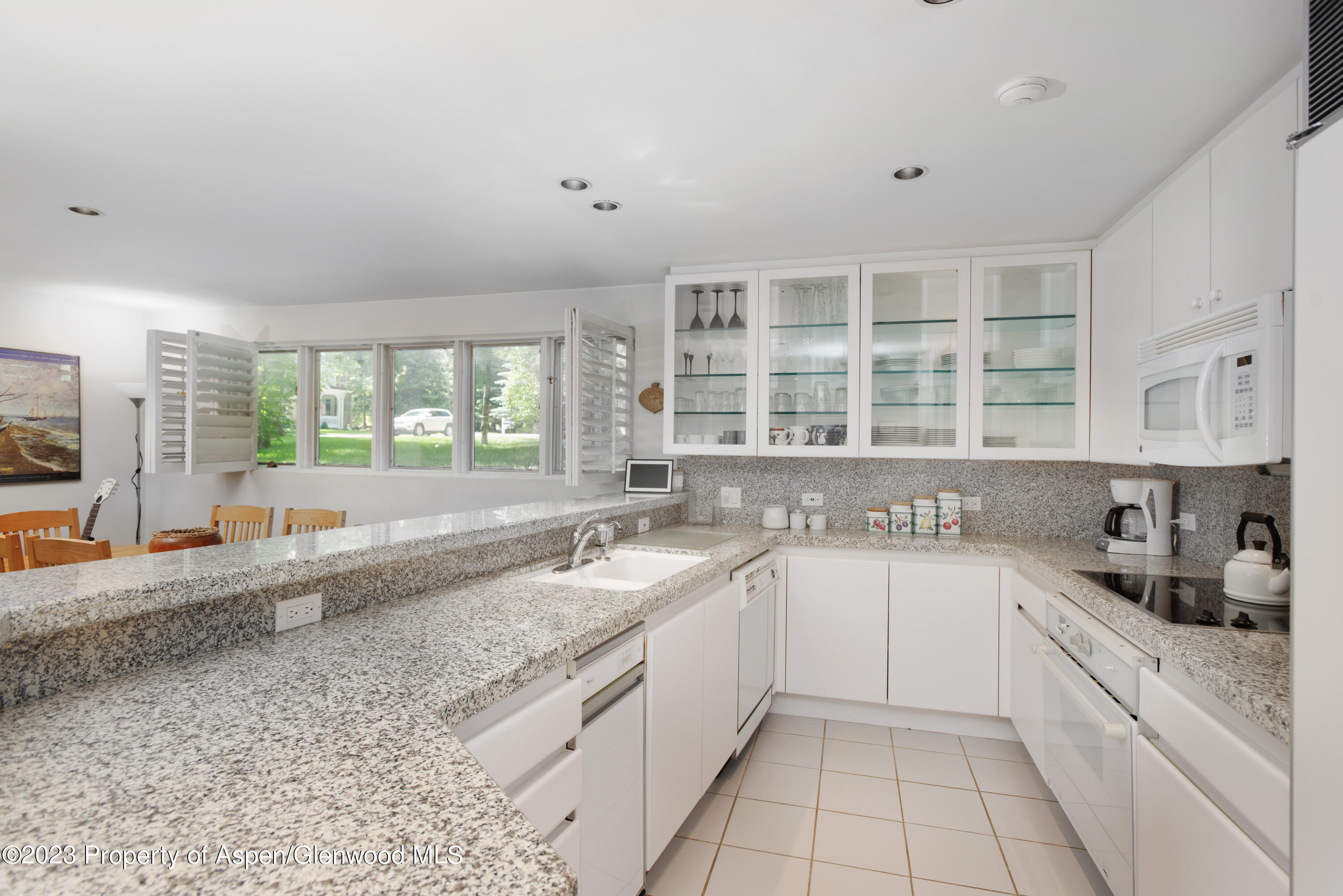 400 W Hopkins Avenue, 1