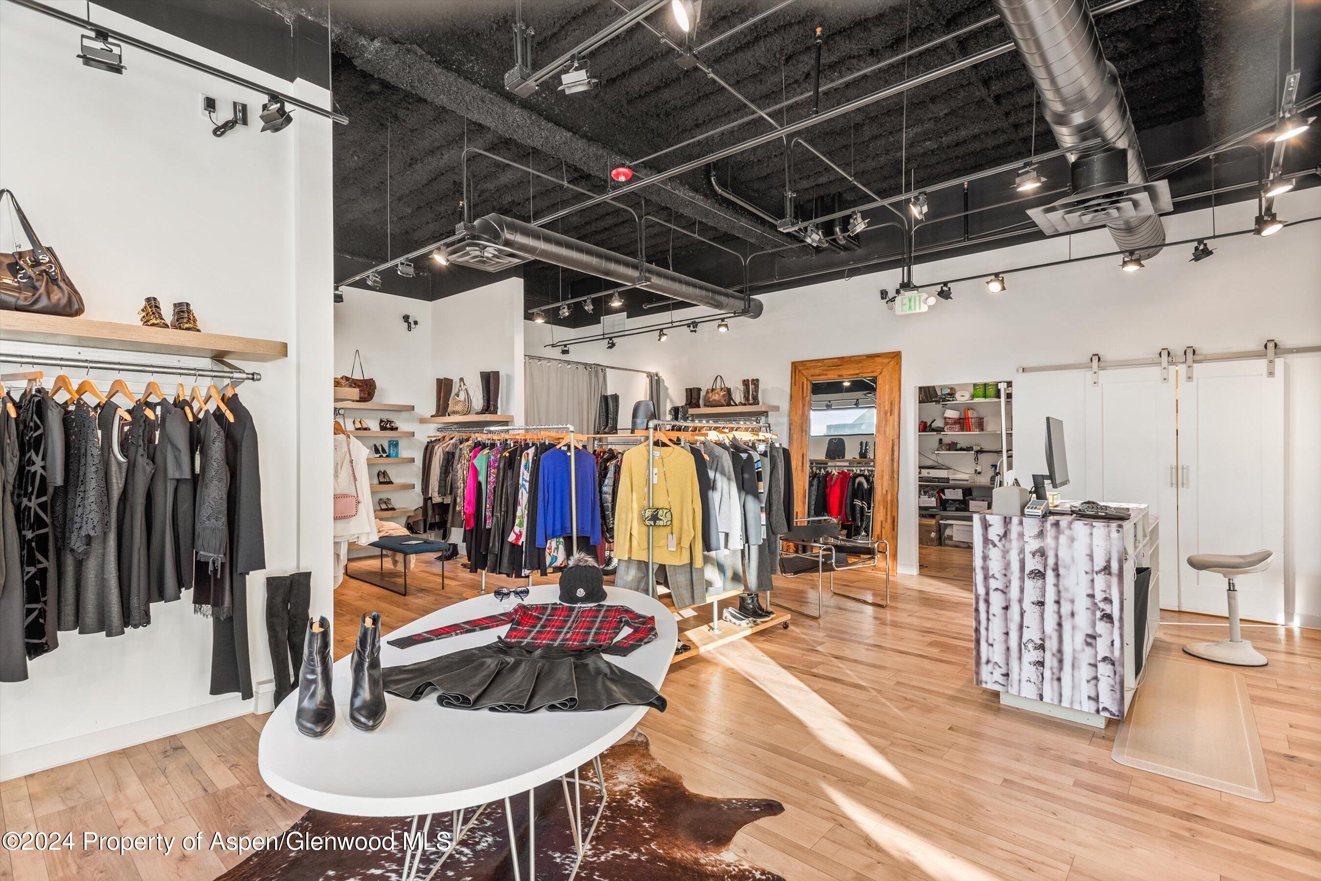 980 E Valley Road, C-500