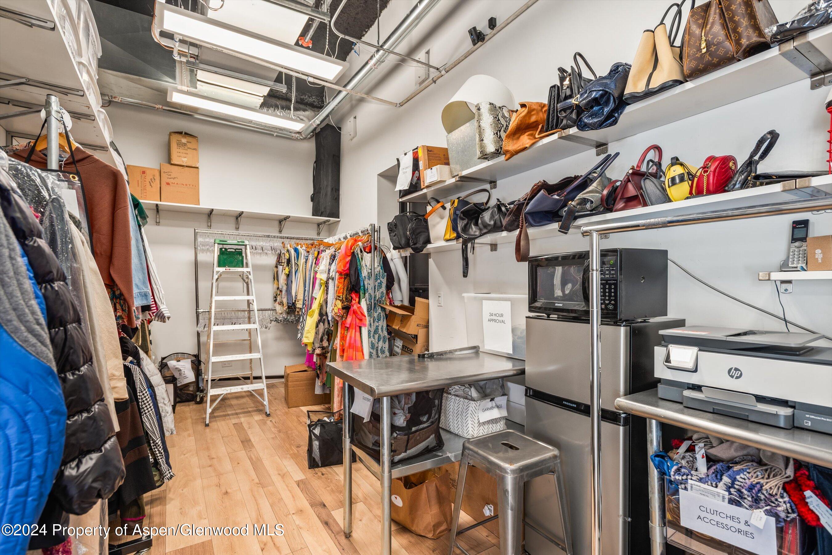 980 E Valley Road, C-500
