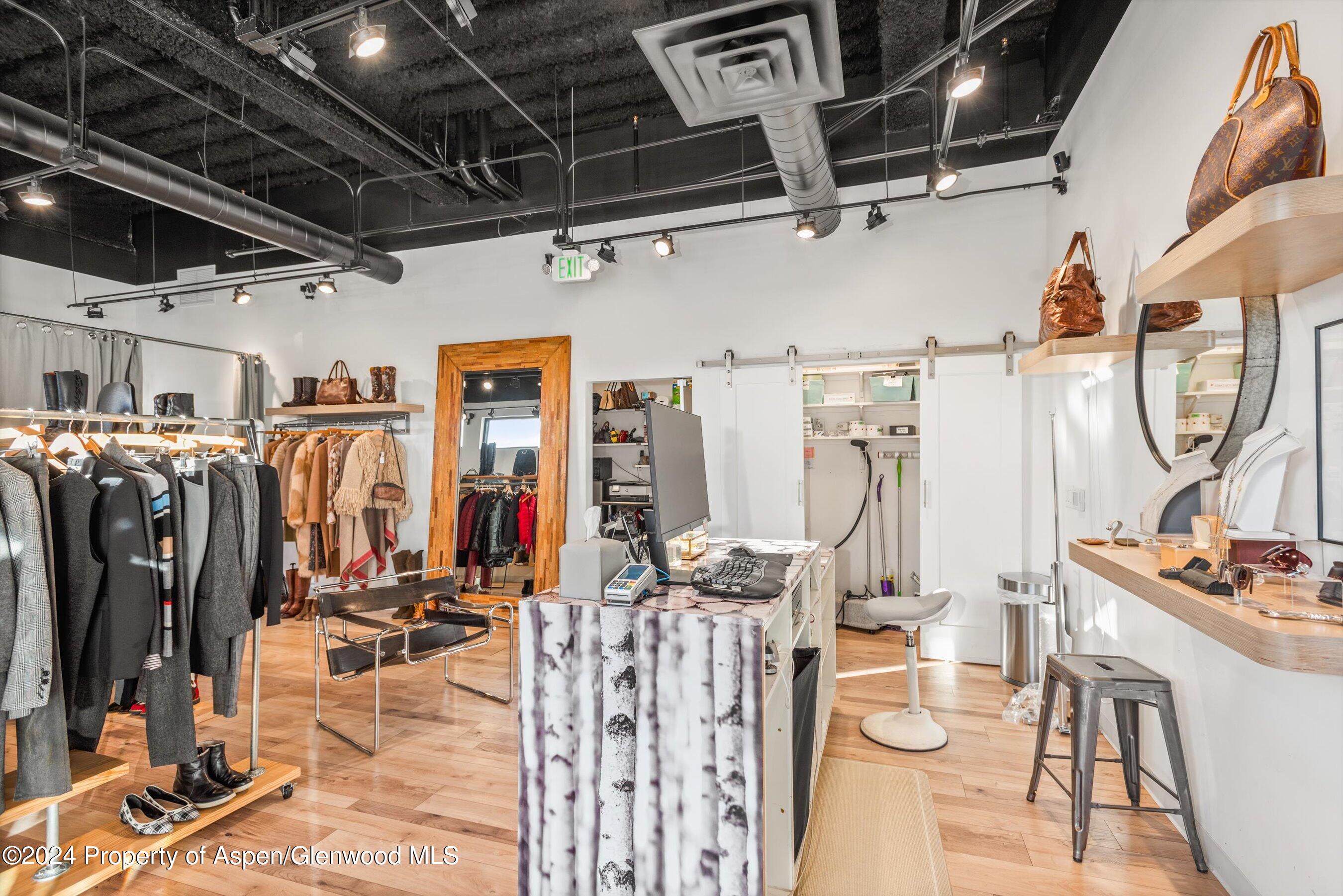 980 E Valley Road, C-500