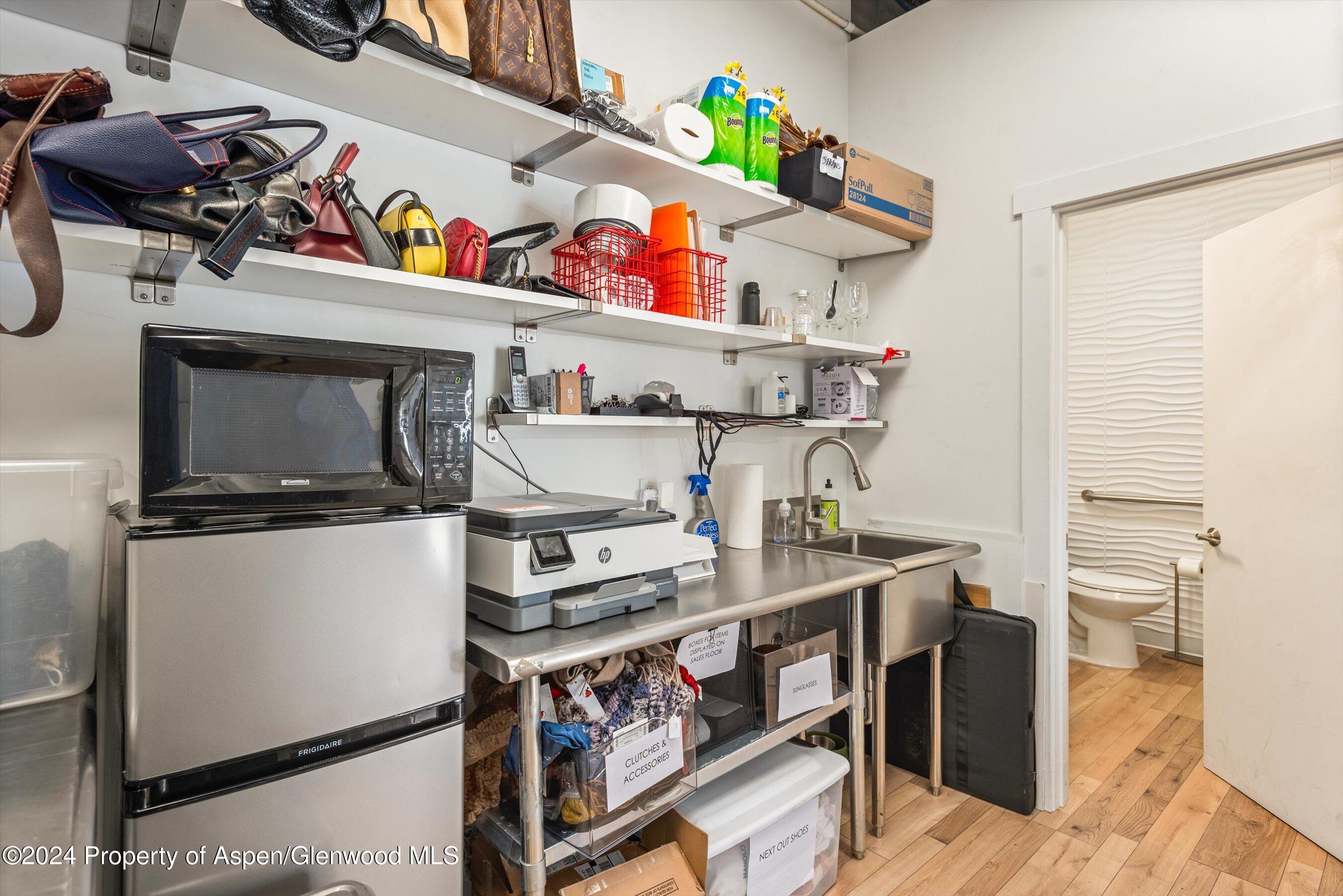 980 E Valley Road, C-500