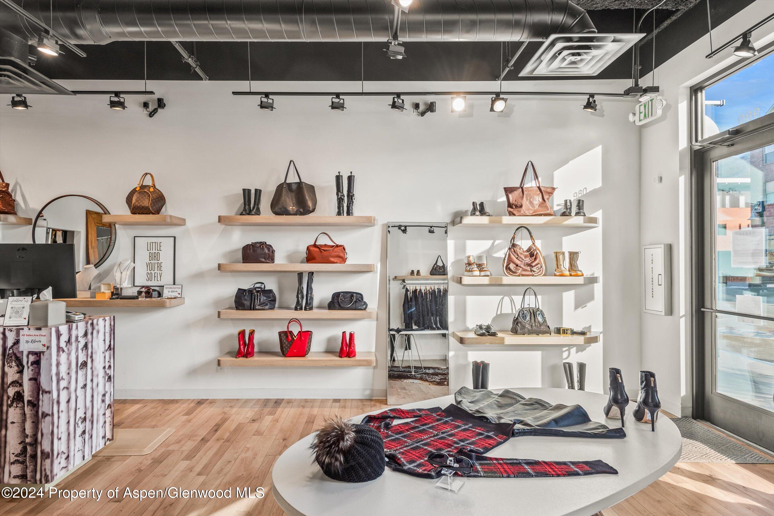 980 E Valley Road, C-500