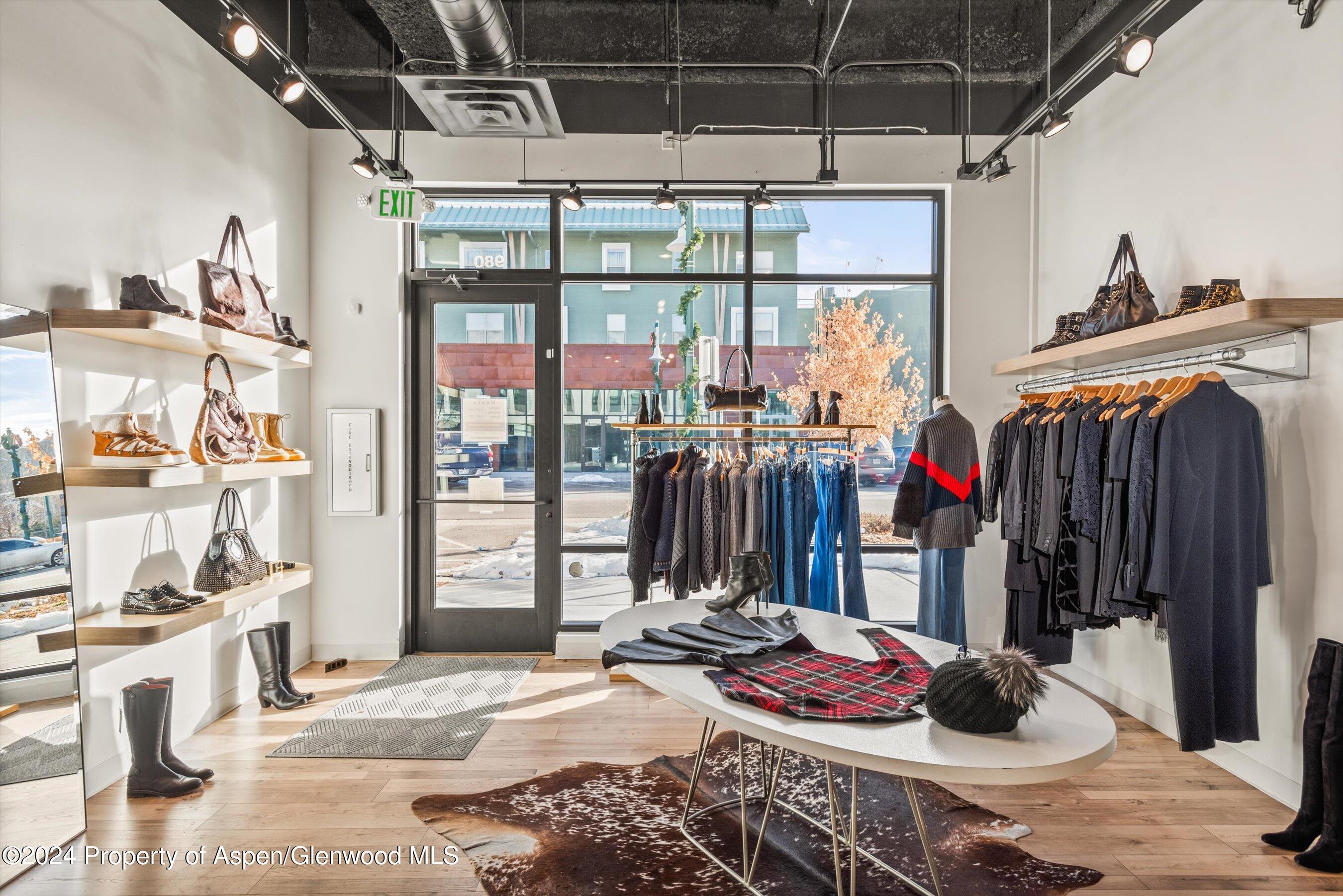 980 E Valley Road, C-500