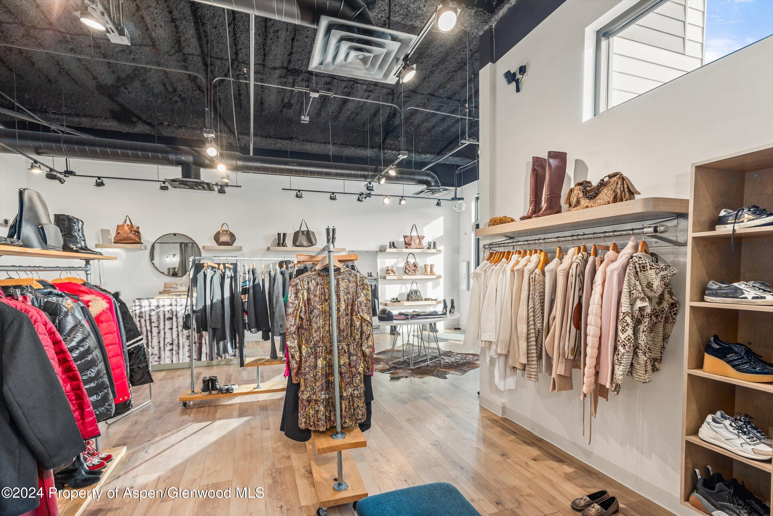 980 E Valley Road, C-500