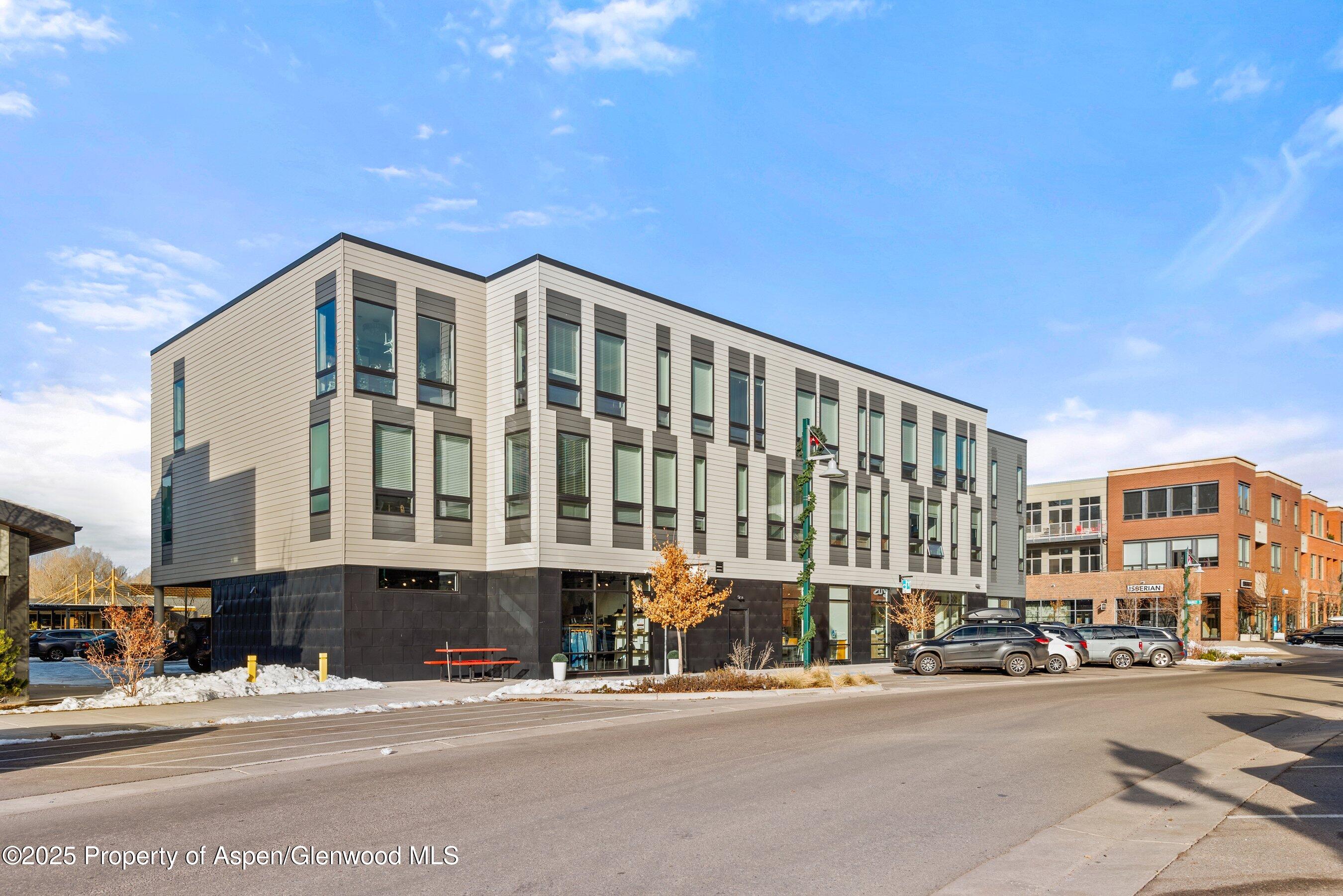 980 E Valley Road, C-500