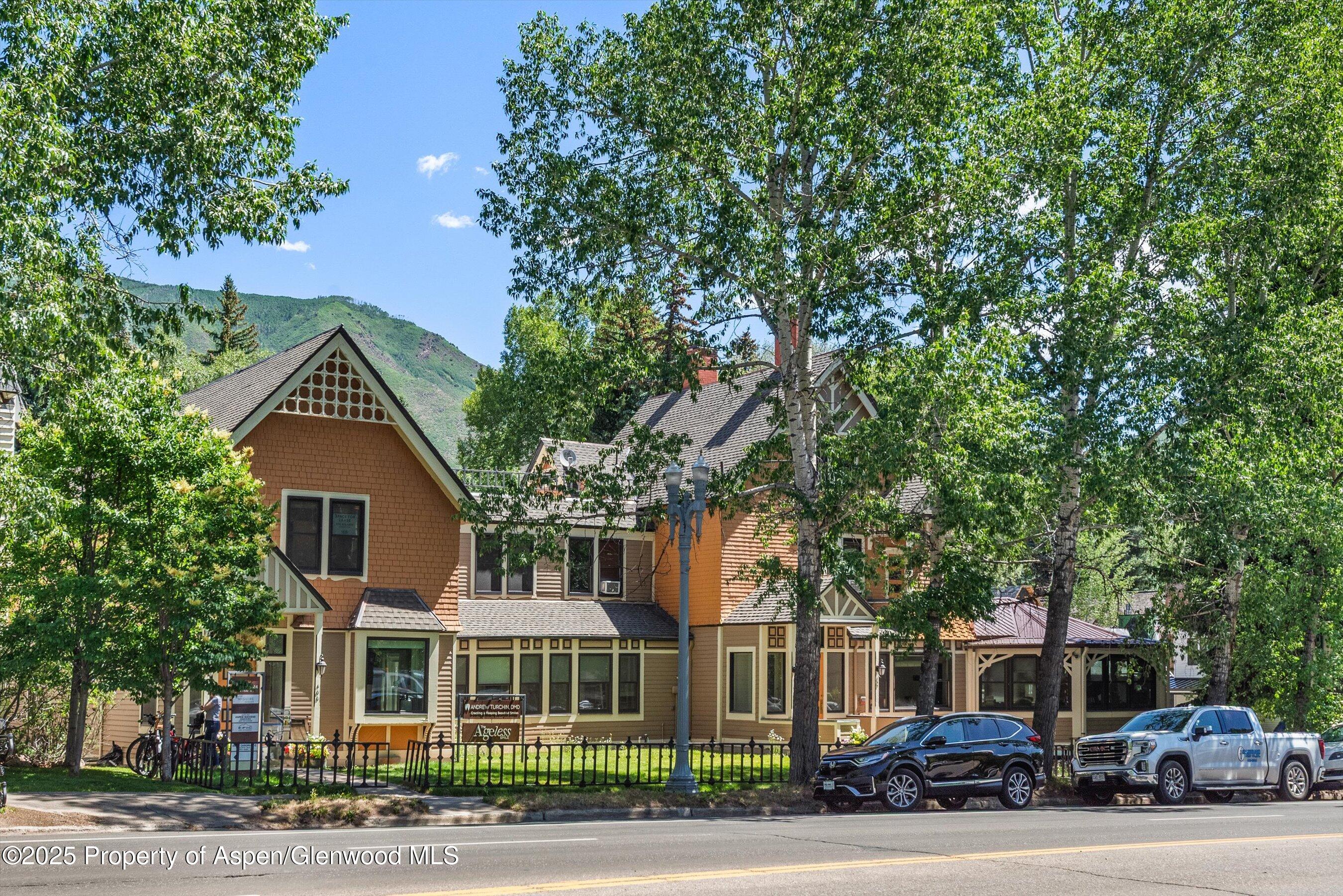 400 W Main Street