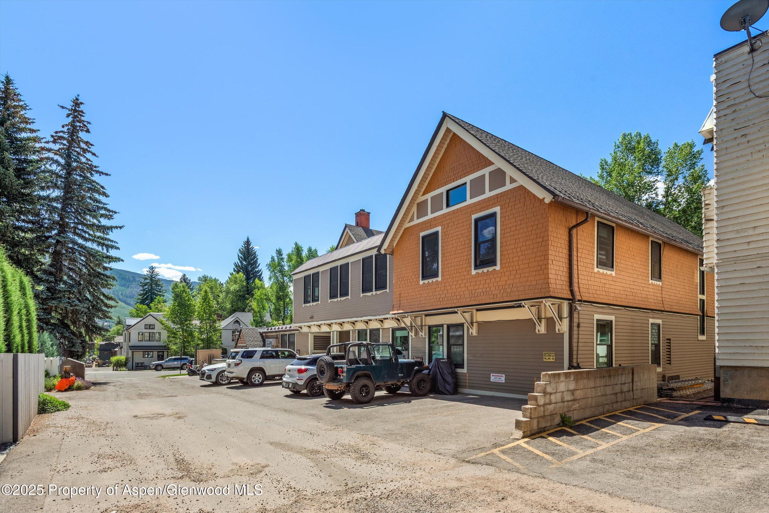 400 W Main Street