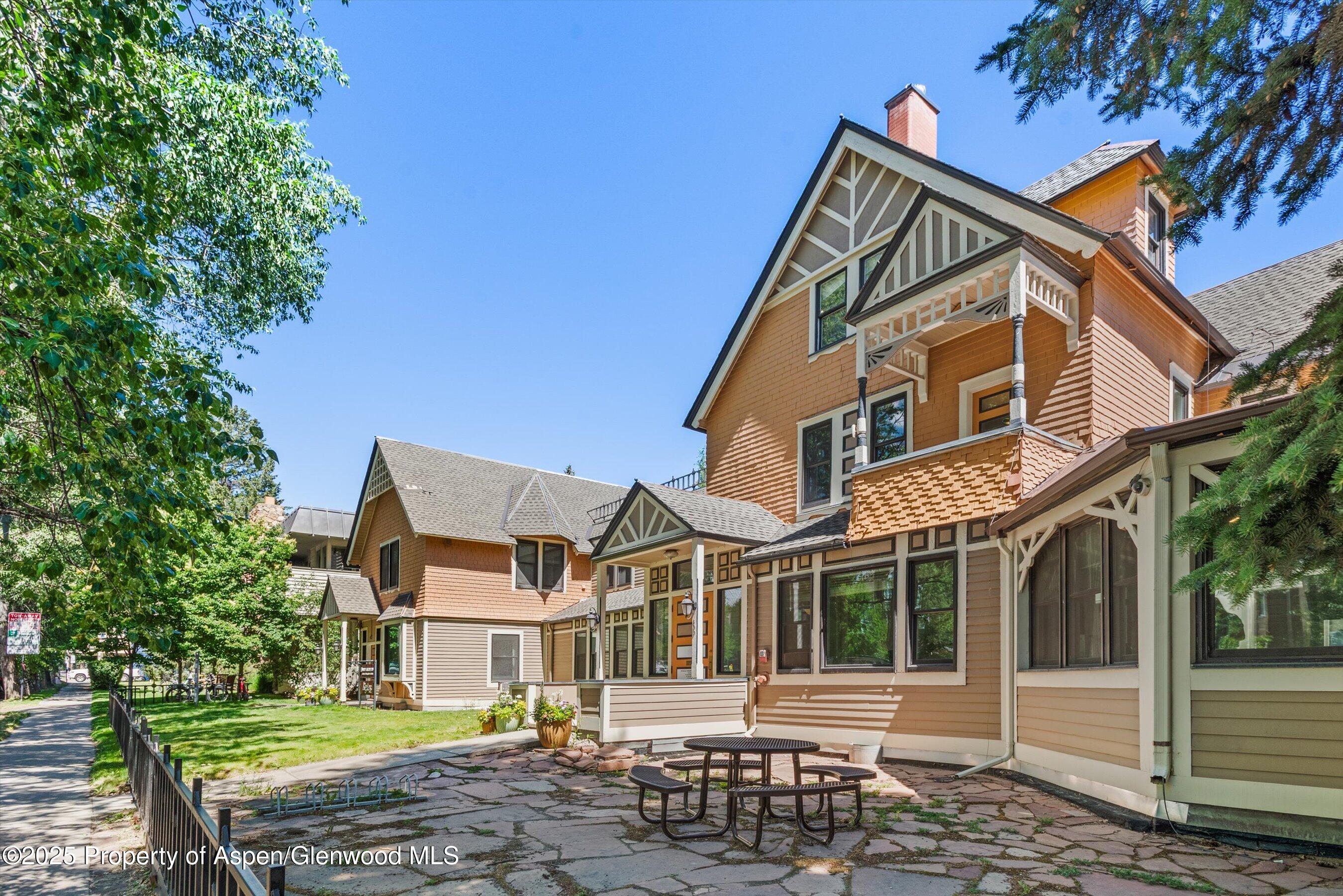 400 W Main Street