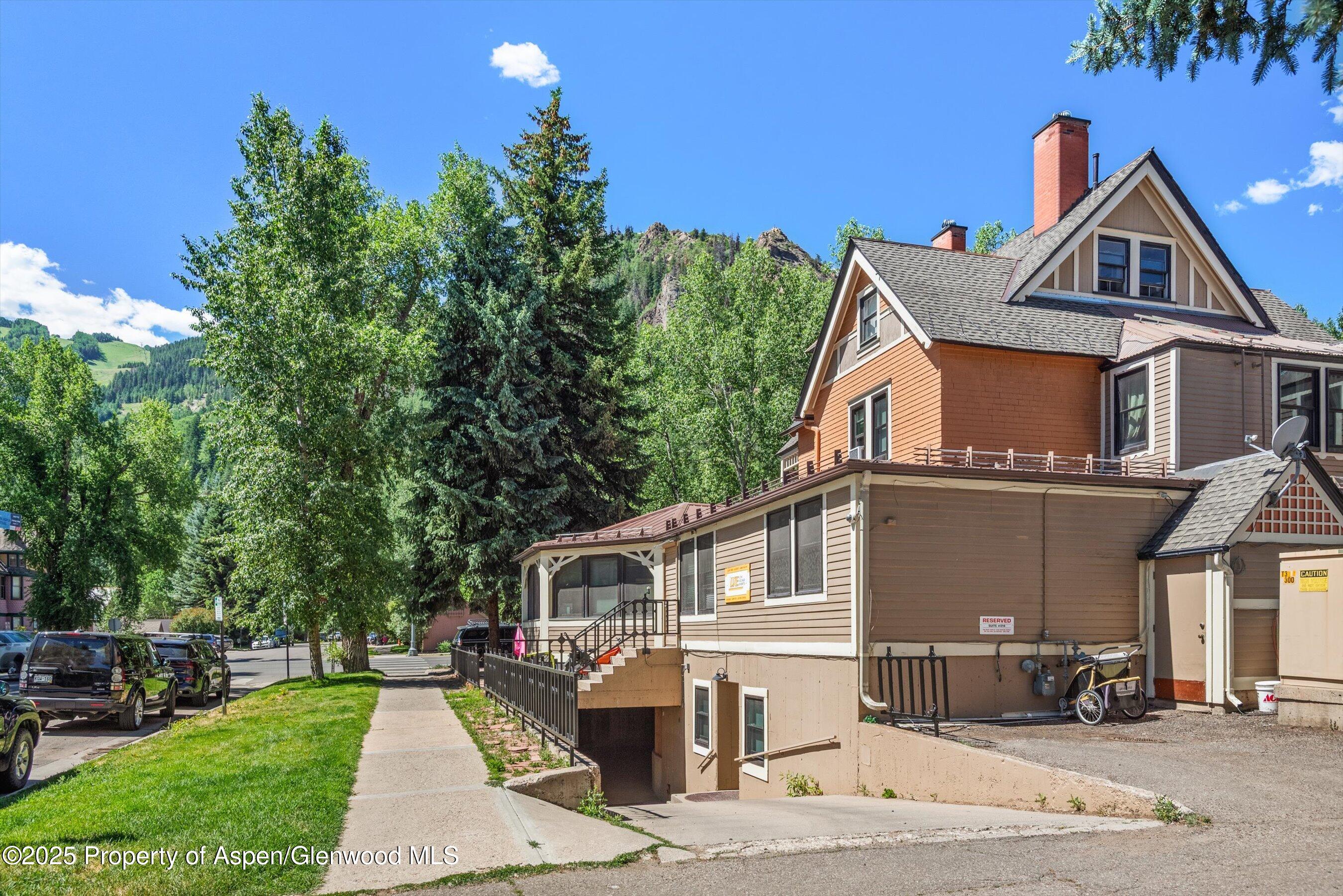 400 W Main Street