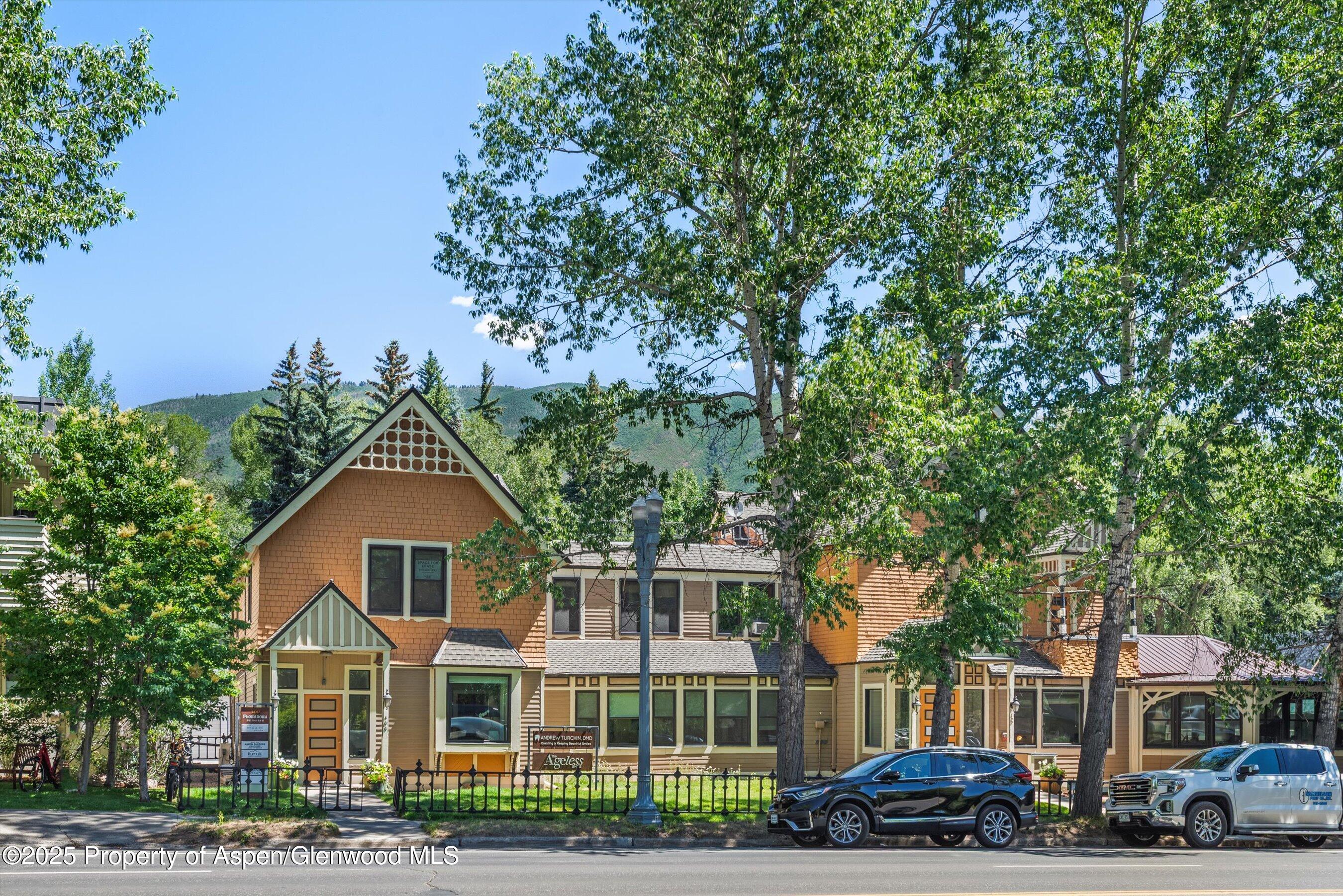 400 W Main Street